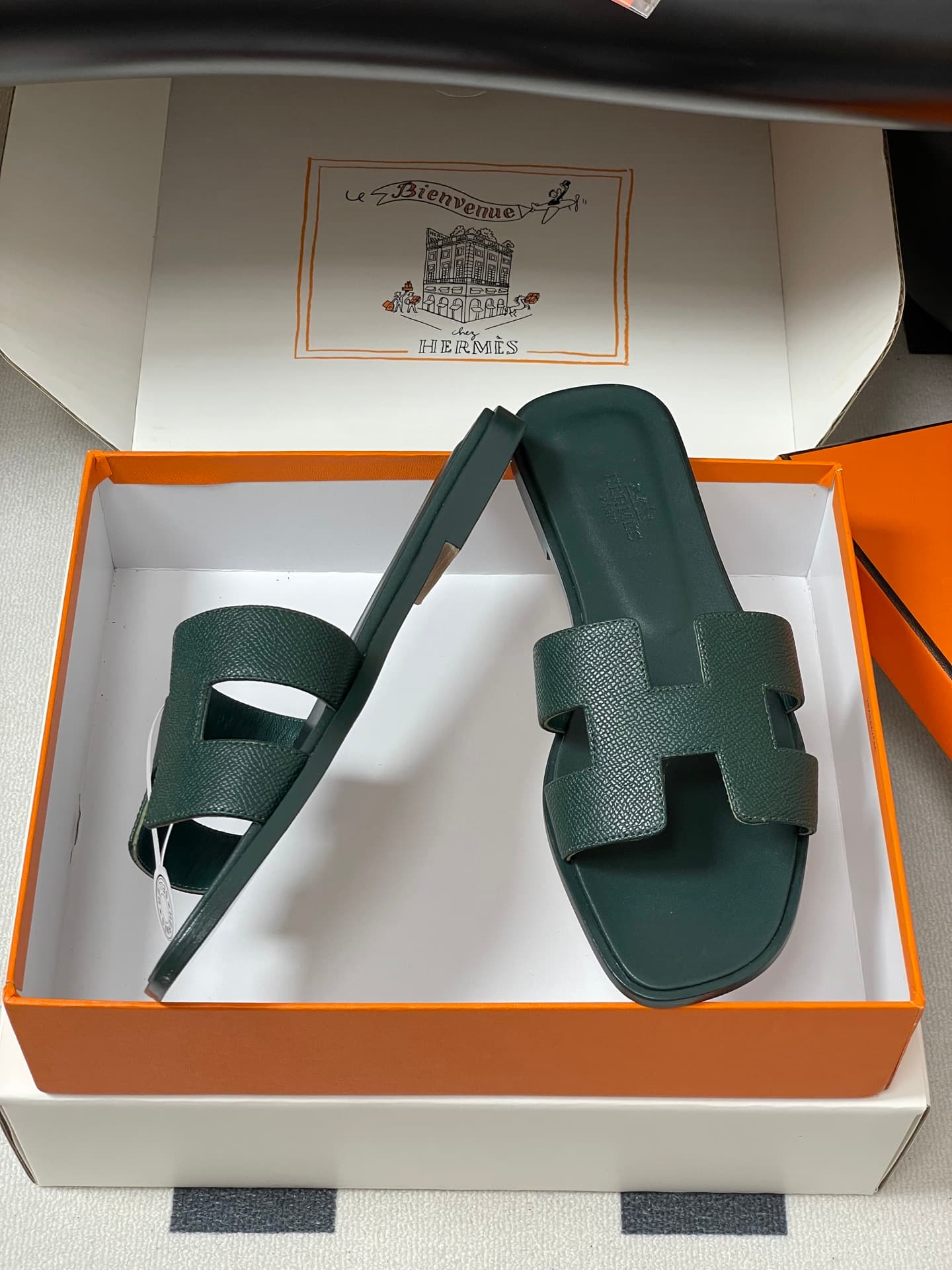 D8084 – Top-quality products (come with high-end gift boxes or scarves) — image 6