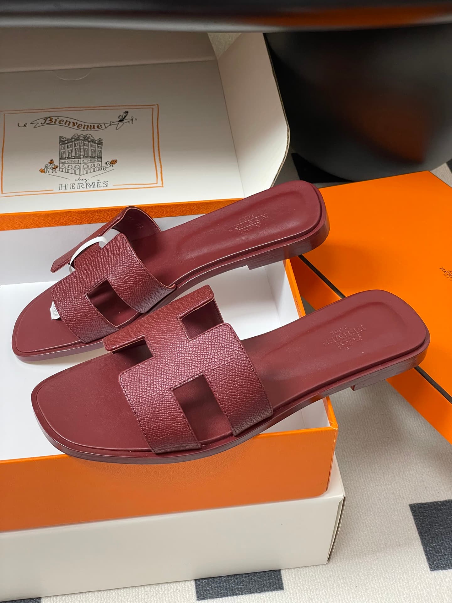 D8082 – Top-quality products (come with high-end packaging boxes/silk scarves) — image 4