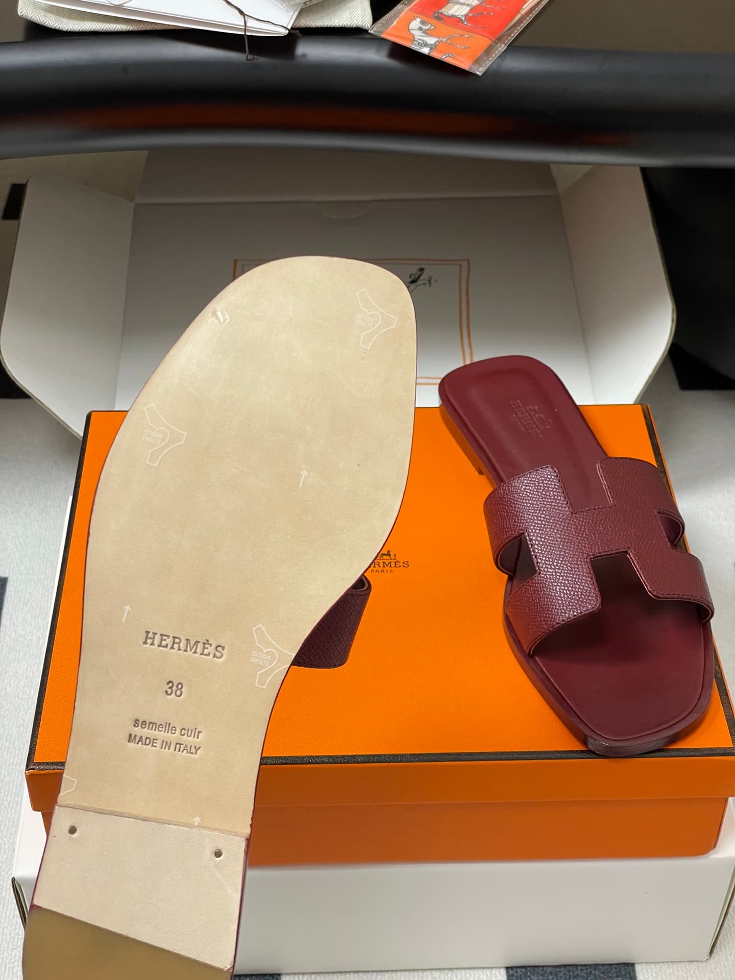 D8082 – Top-quality products (come with high-end packaging boxes/silk scarves) — image 8