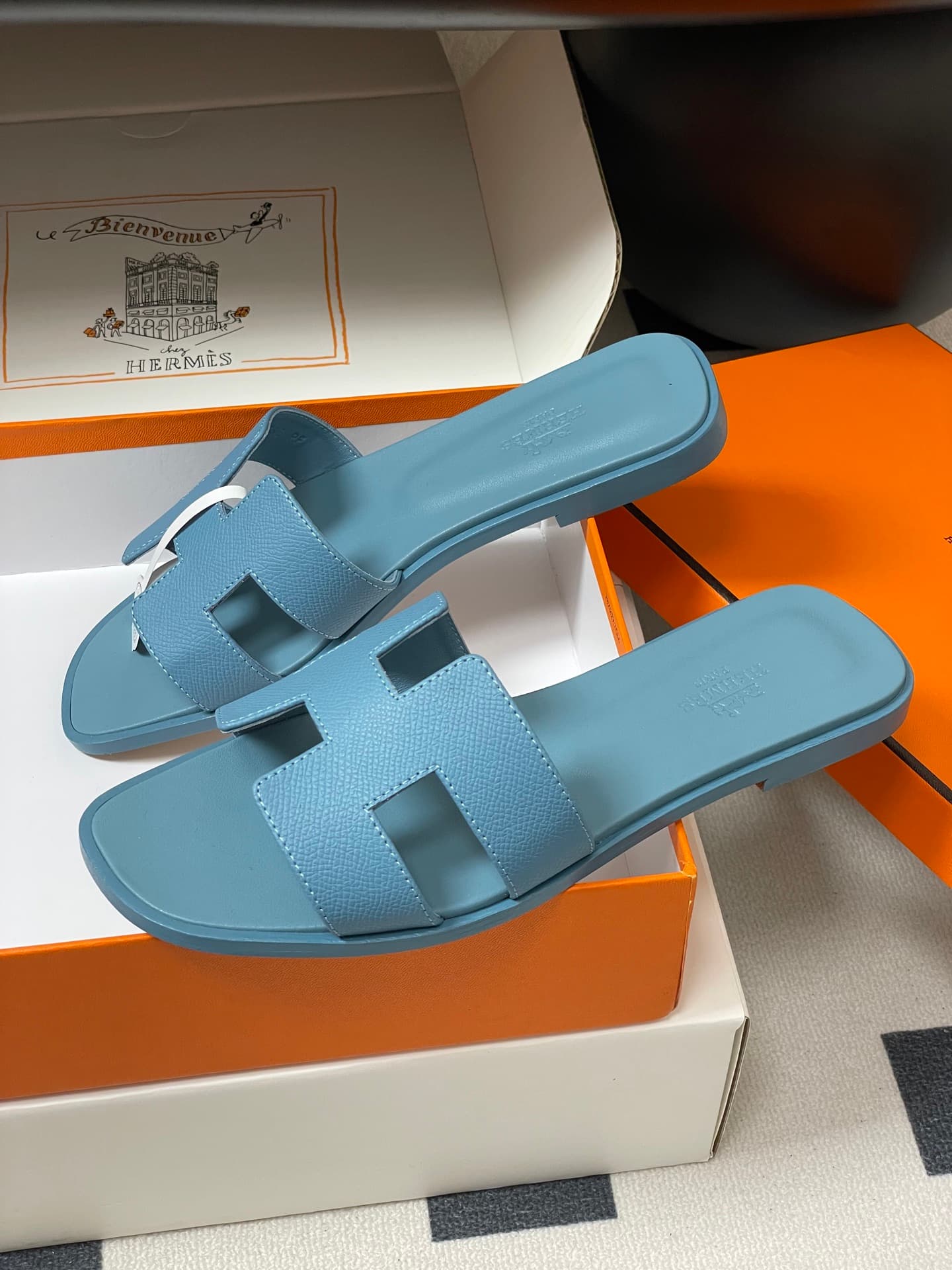 D8080 – Top-quality products (come with high-end gift boxes or scarves) — image 4
