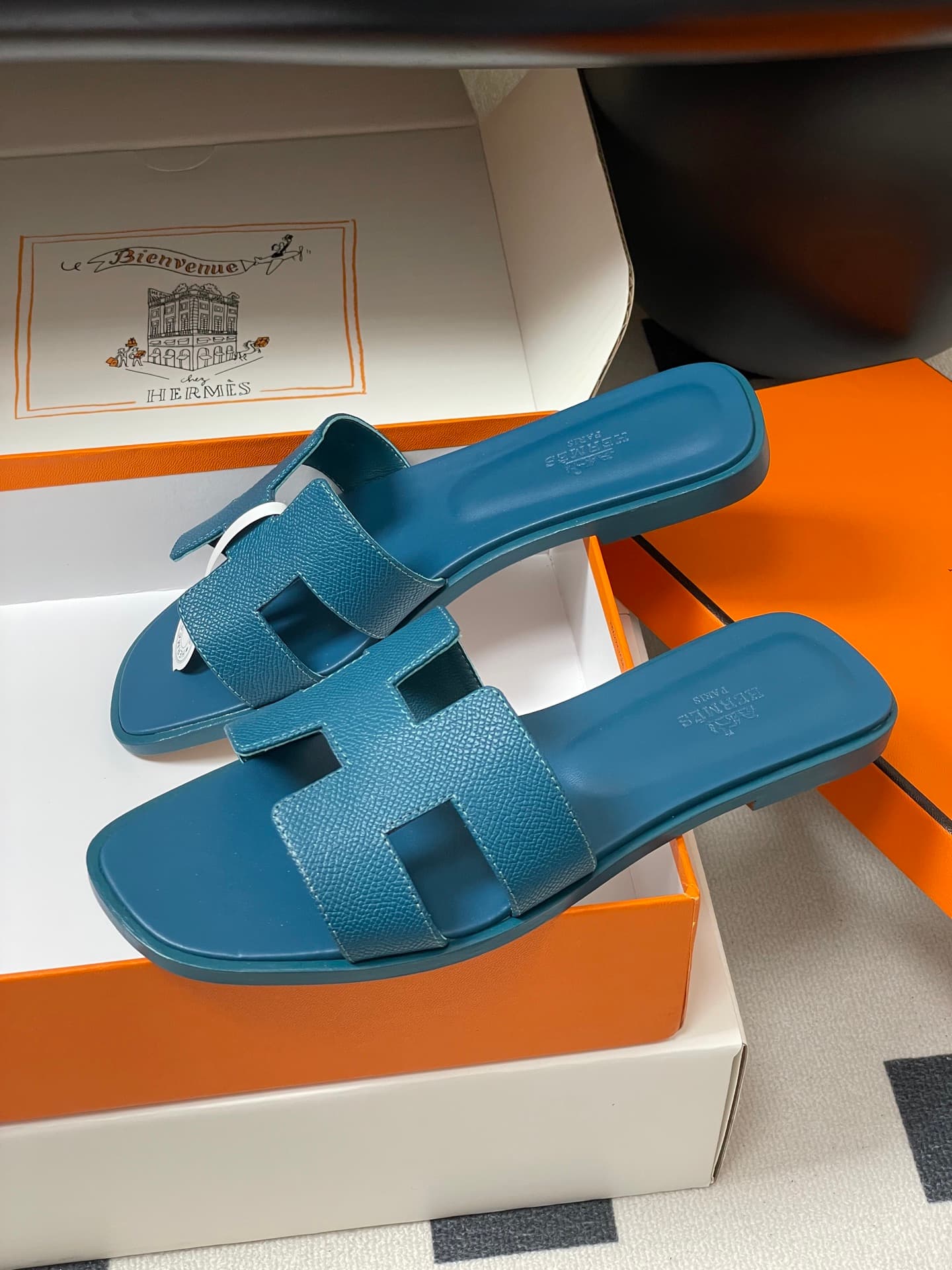 D8079 – Top-quality products (wrapped in high-end gift boxes or scarves) — image 4
