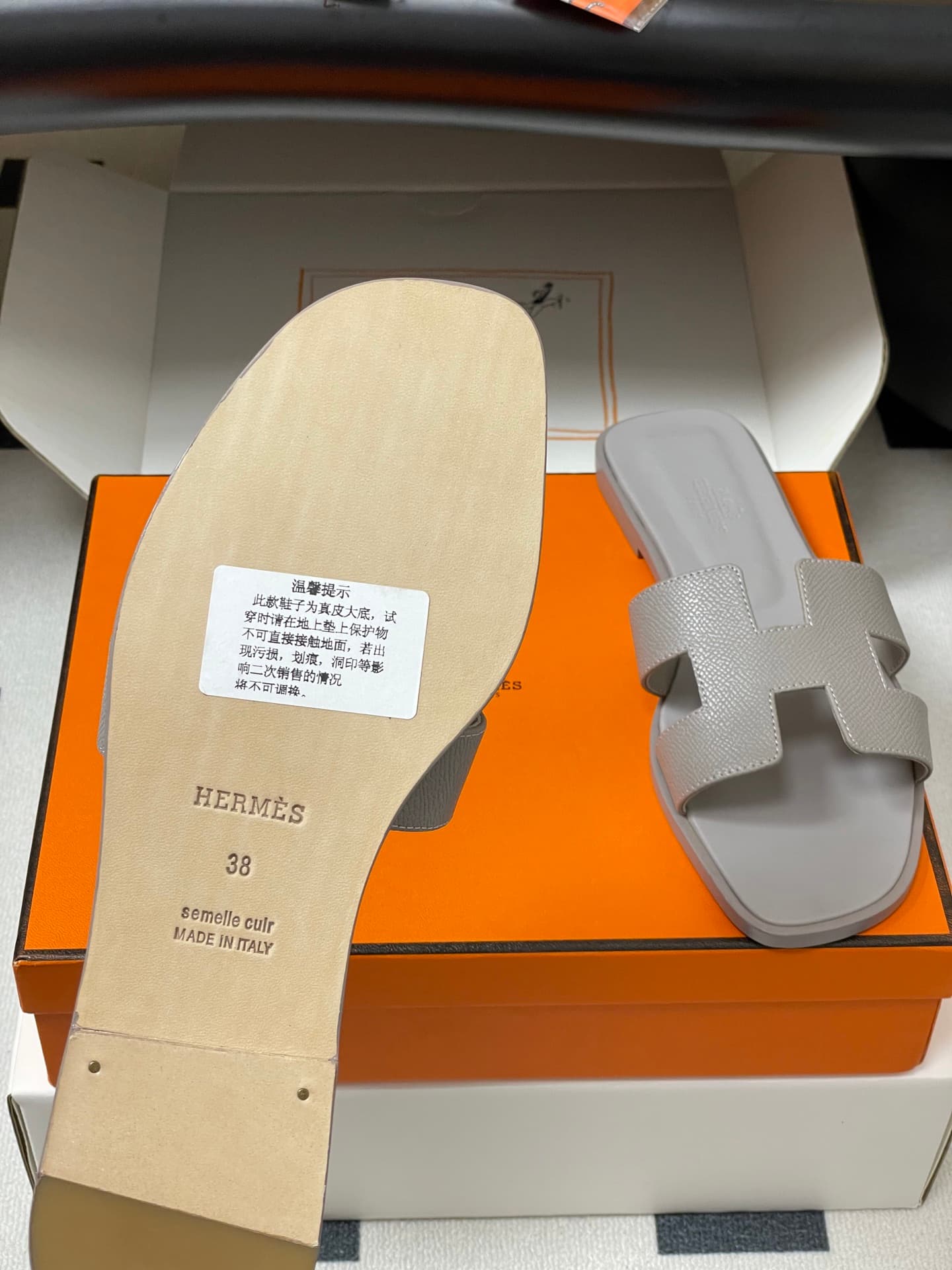 D8077 – Top-quality (wrapped in high-end luggage boxes or scarves) — image 8