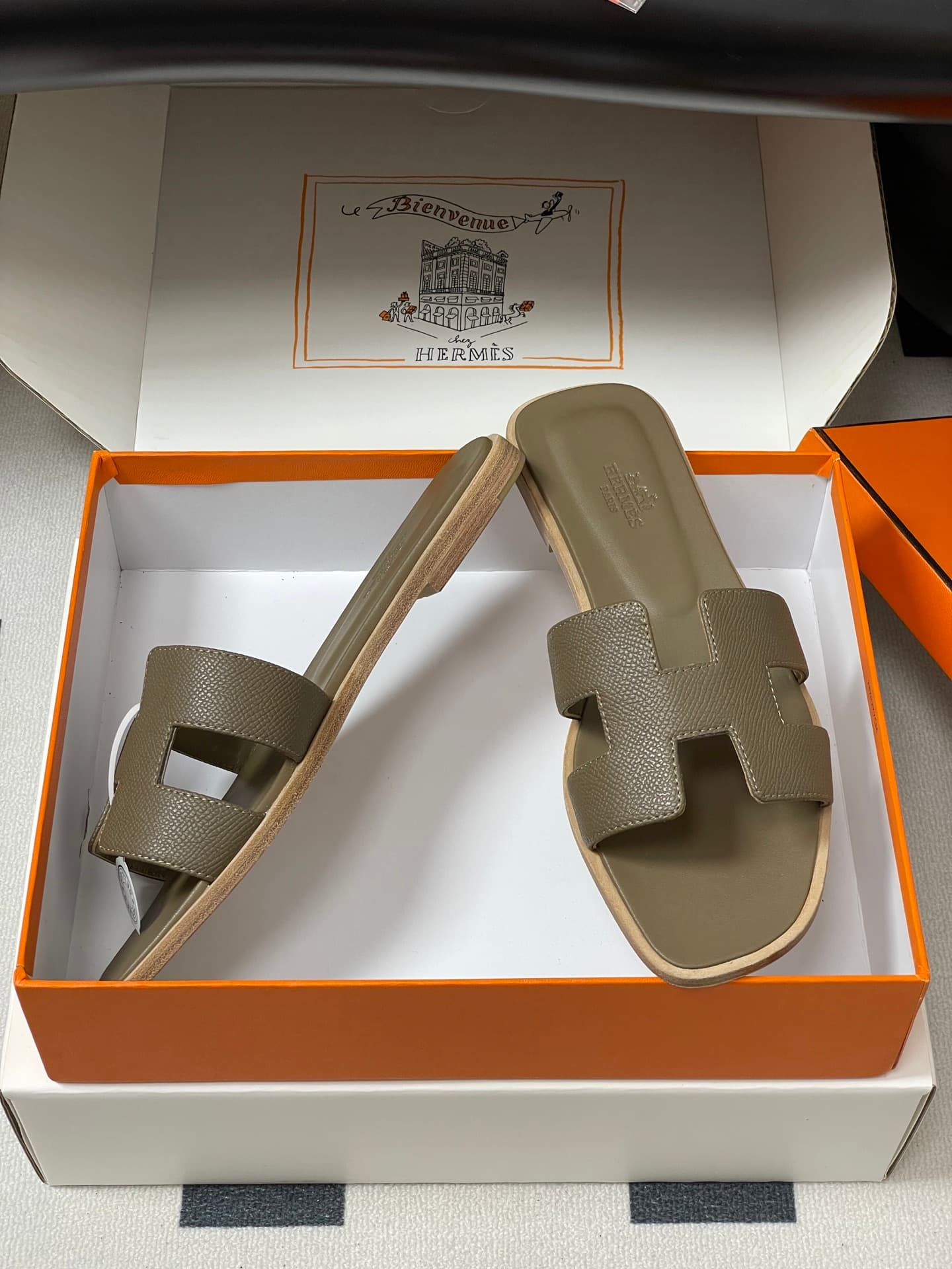 D8074 – Top-quality products (wrapped in high-end boxes or scarves) — image 6