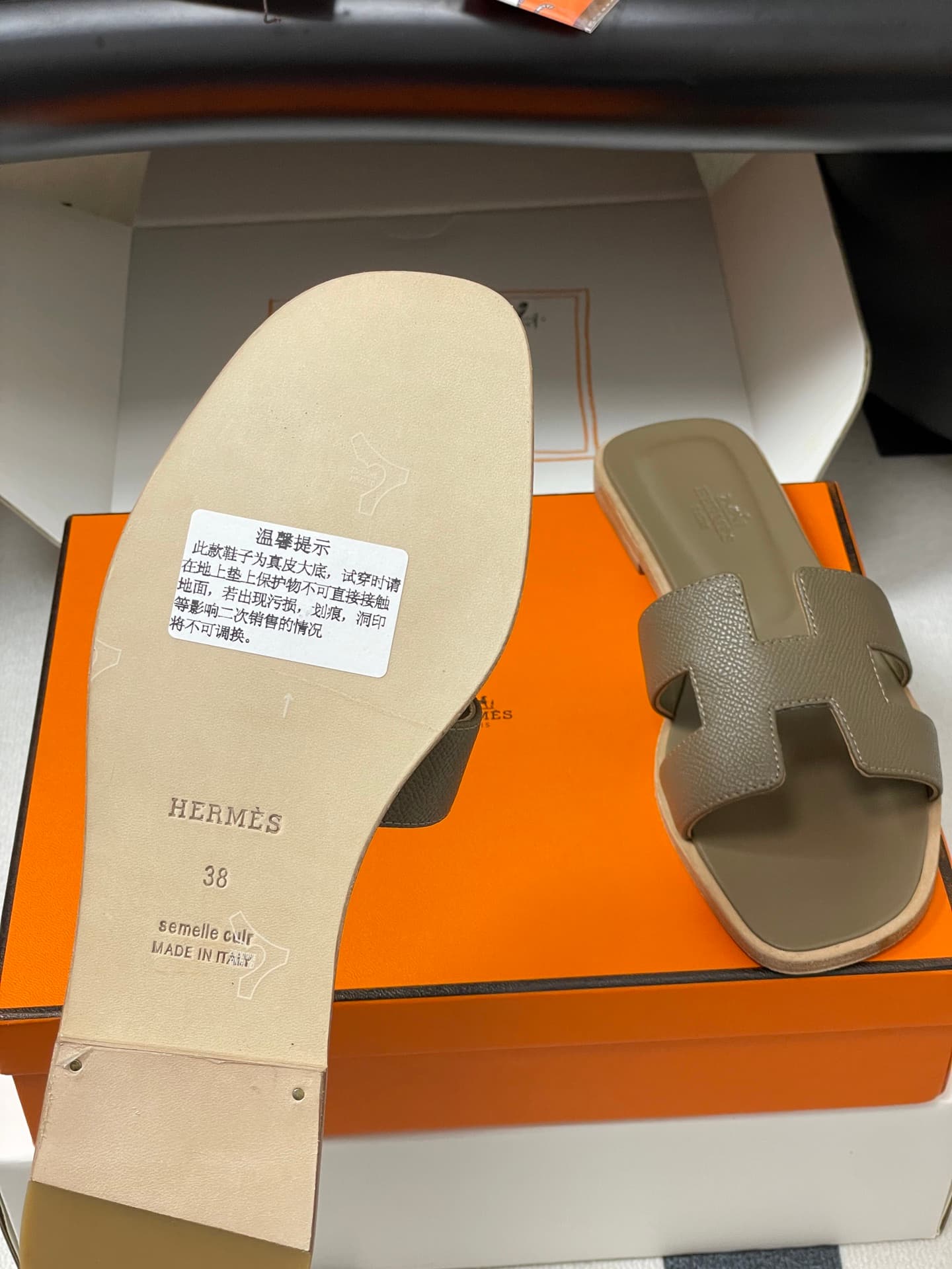 D8074 – Top-quality products (wrapped in high-end boxes or scarves) — image 8