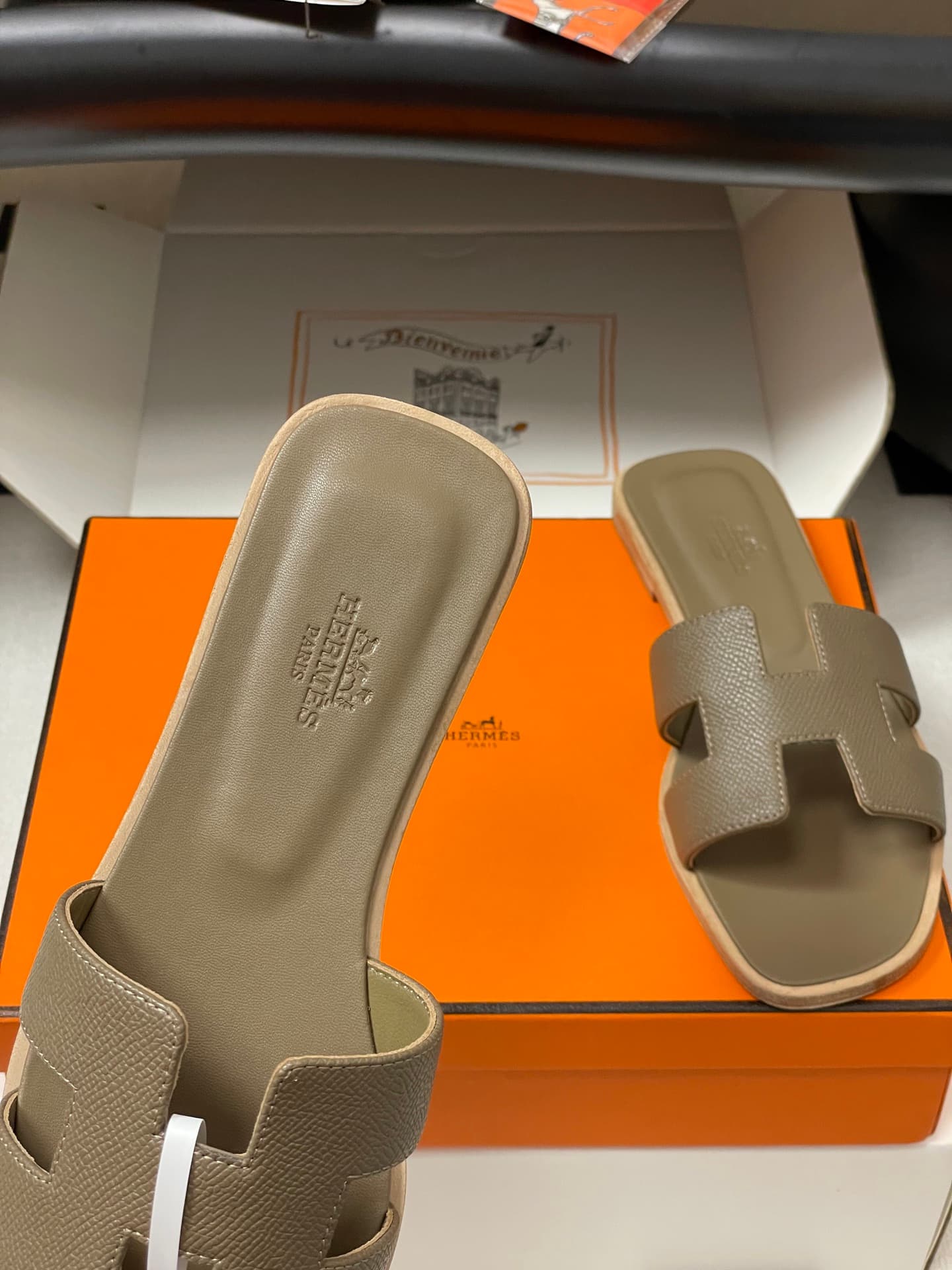 D8074 – Top-quality products (wrapped in high-end boxes or scarves) — image 7