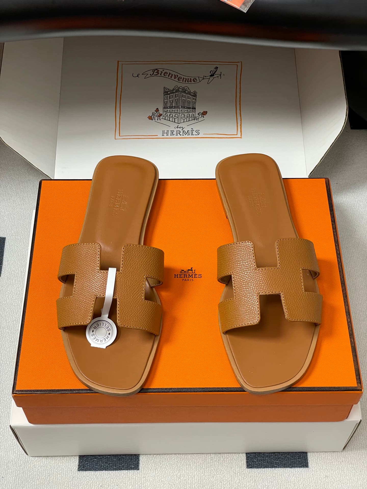D8073 – Top-quality products (wrapped in high-end boxes or scarves) — image 5