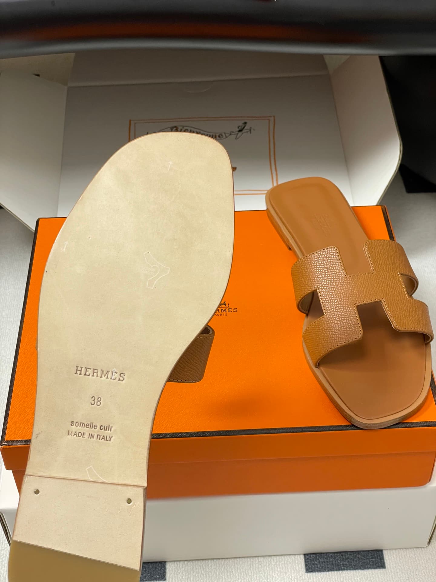 D8073 – Top-quality products (wrapped in high-end boxes or scarves) — image 8