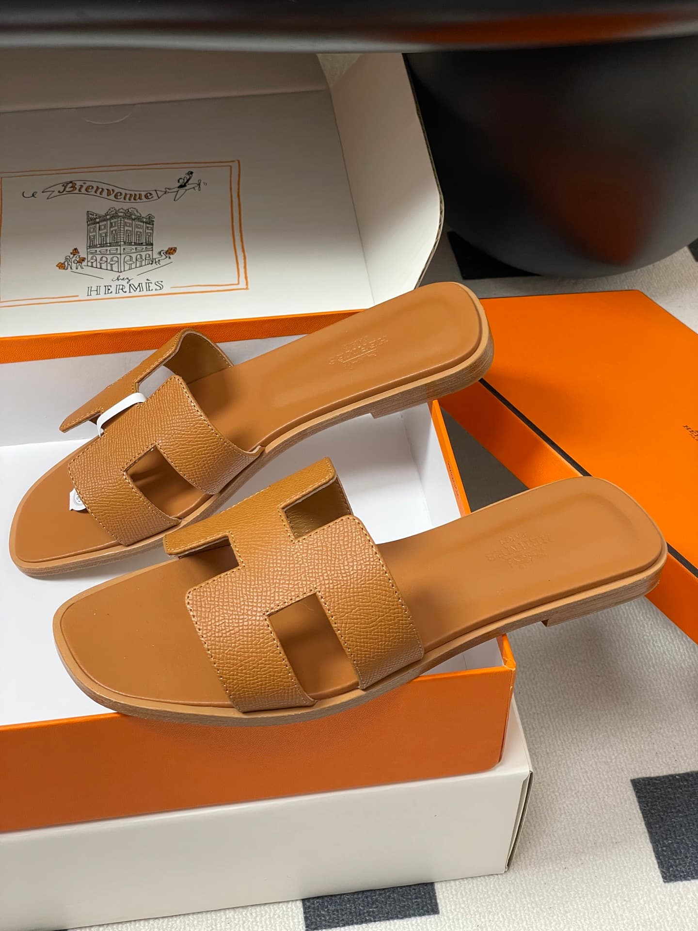 D8073 – Top-quality products (wrapped in high-end boxes or scarves) — image 4