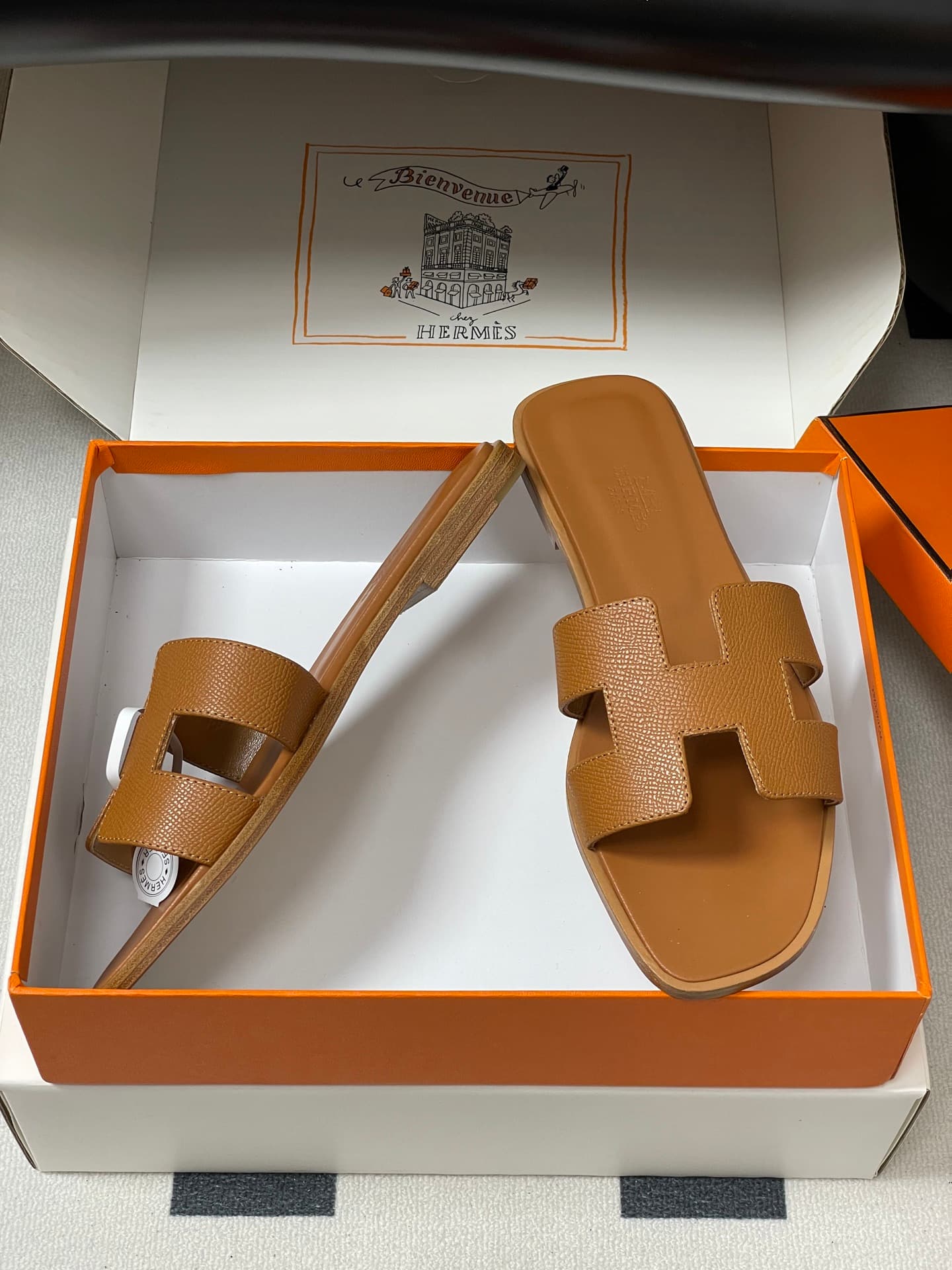 D8073 – Top-quality products (wrapped in high-end boxes or scarves) — image 6