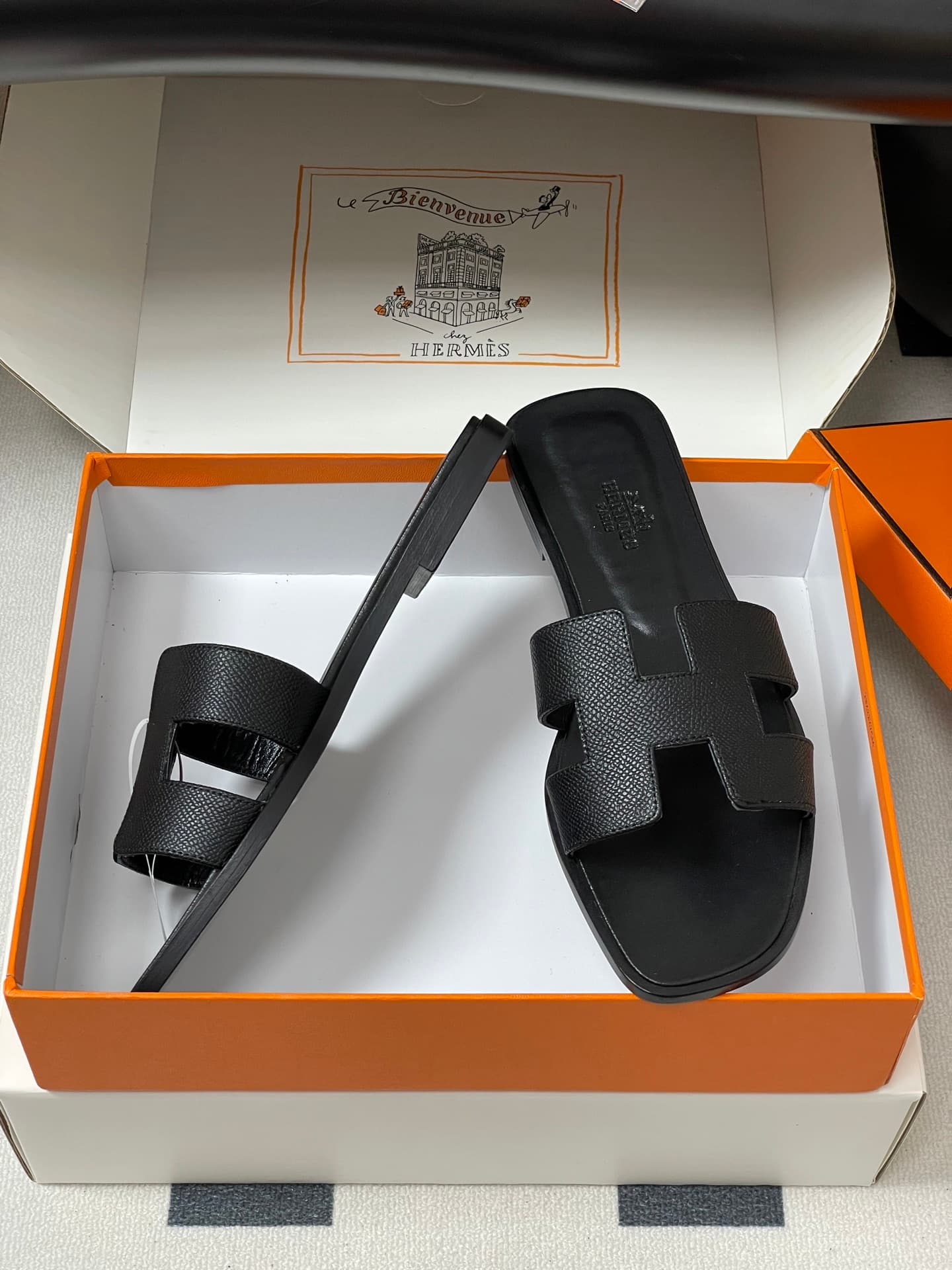 D8072 – Top-quality products (come with high-end boxes or scarves) — image 6
