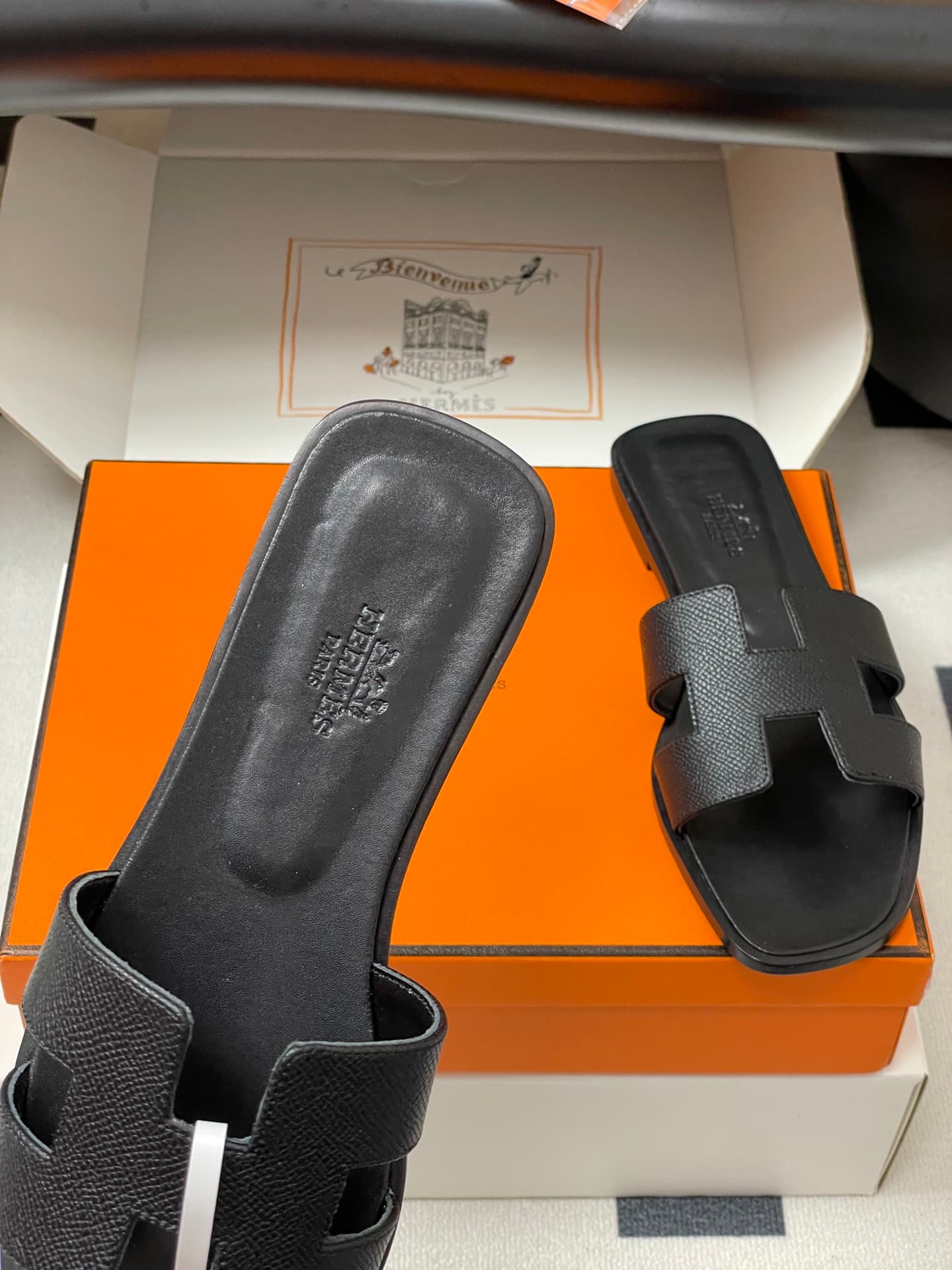D8072 – Top-quality products (come with high-end boxes or scarves) — image 7