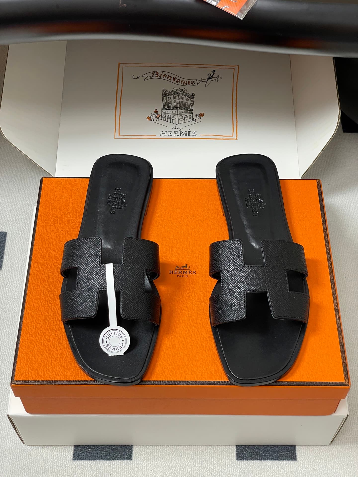 D8072 – Top-quality products (come with high-end boxes or scarves) — image 5