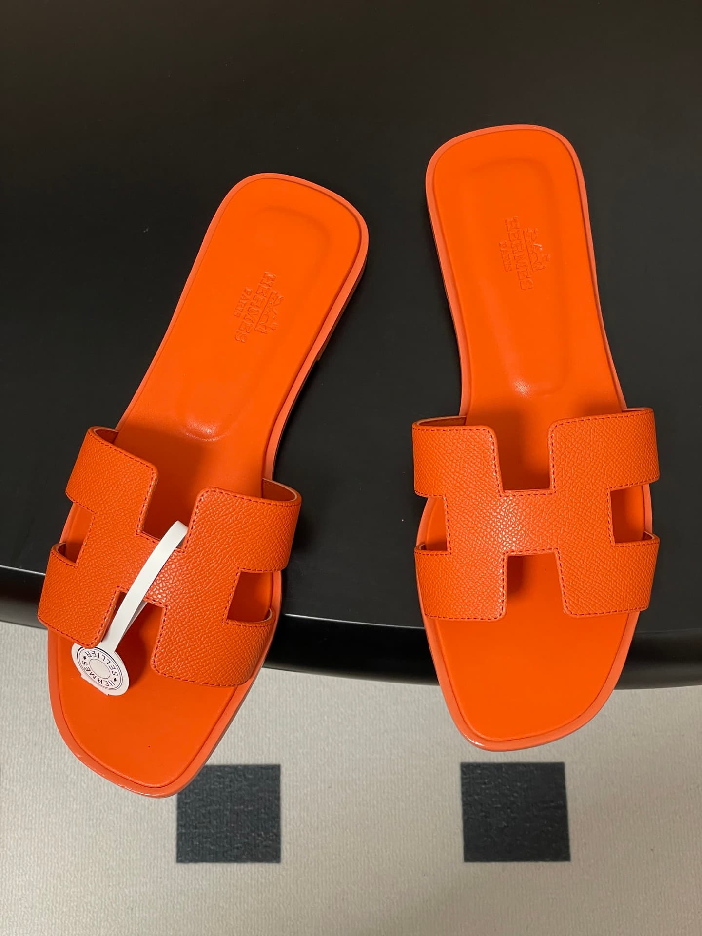 D8071 – Top-quality products (come with high-end boxes or scarves) — image 2