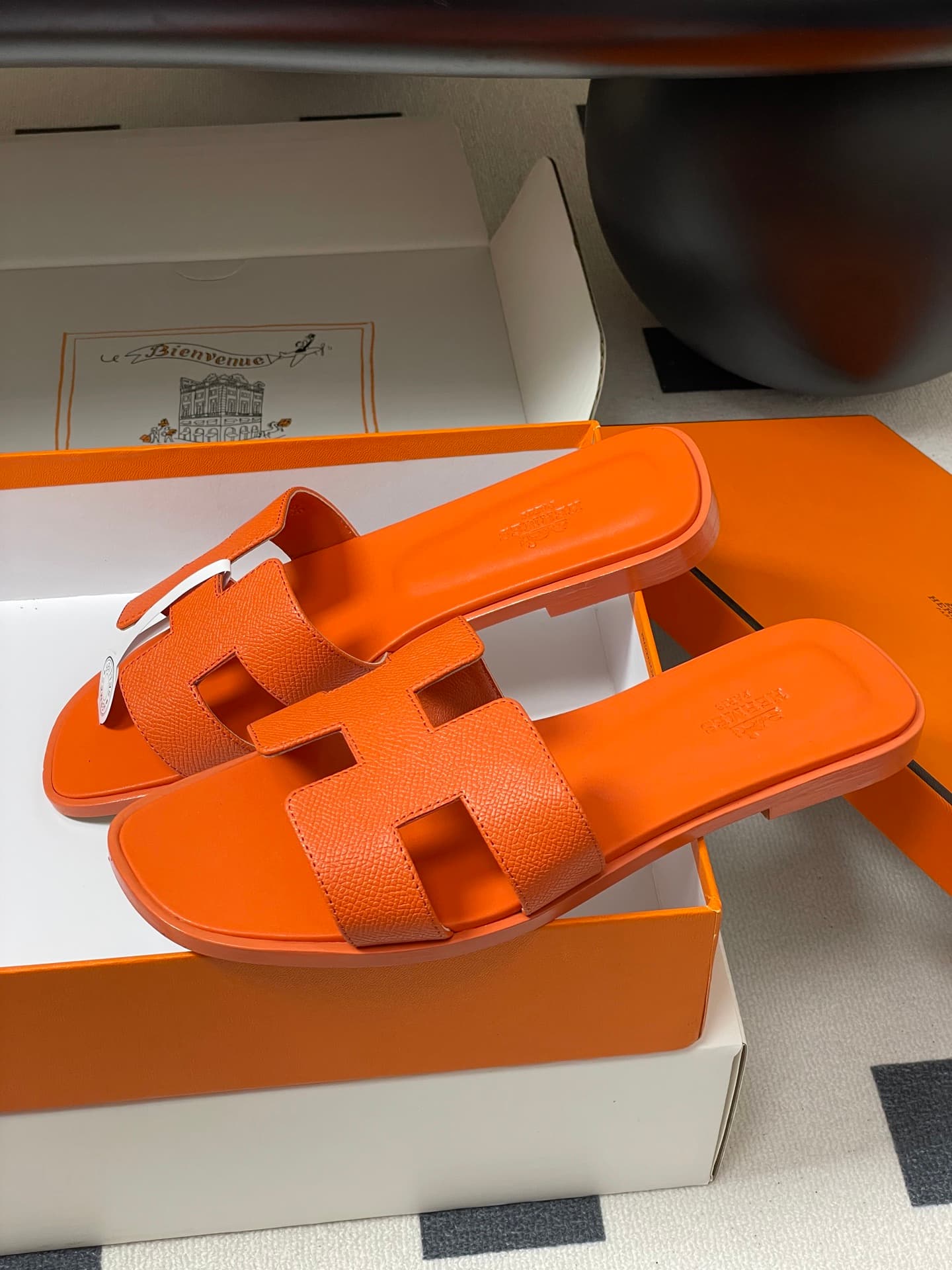 D8071 – Top-quality products (come with high-end boxes or scarves) — image 4