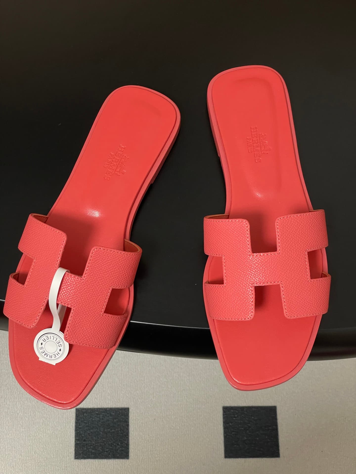 D8068 – Top-quality products (come with high-end boxes or scarves) — image 2