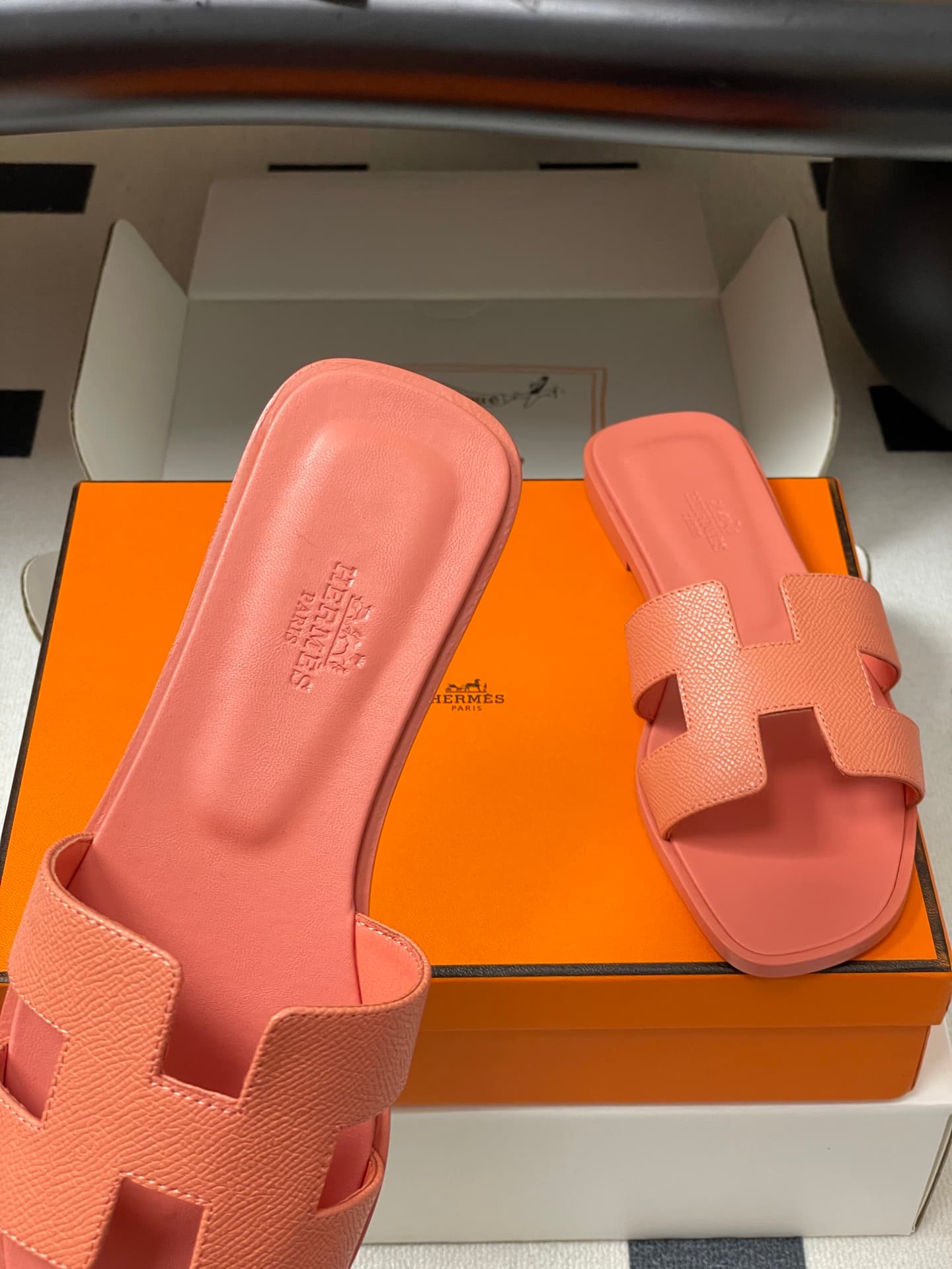 D8069 – Top-quality products (come with high-end gift boxes/scarves) — image 7