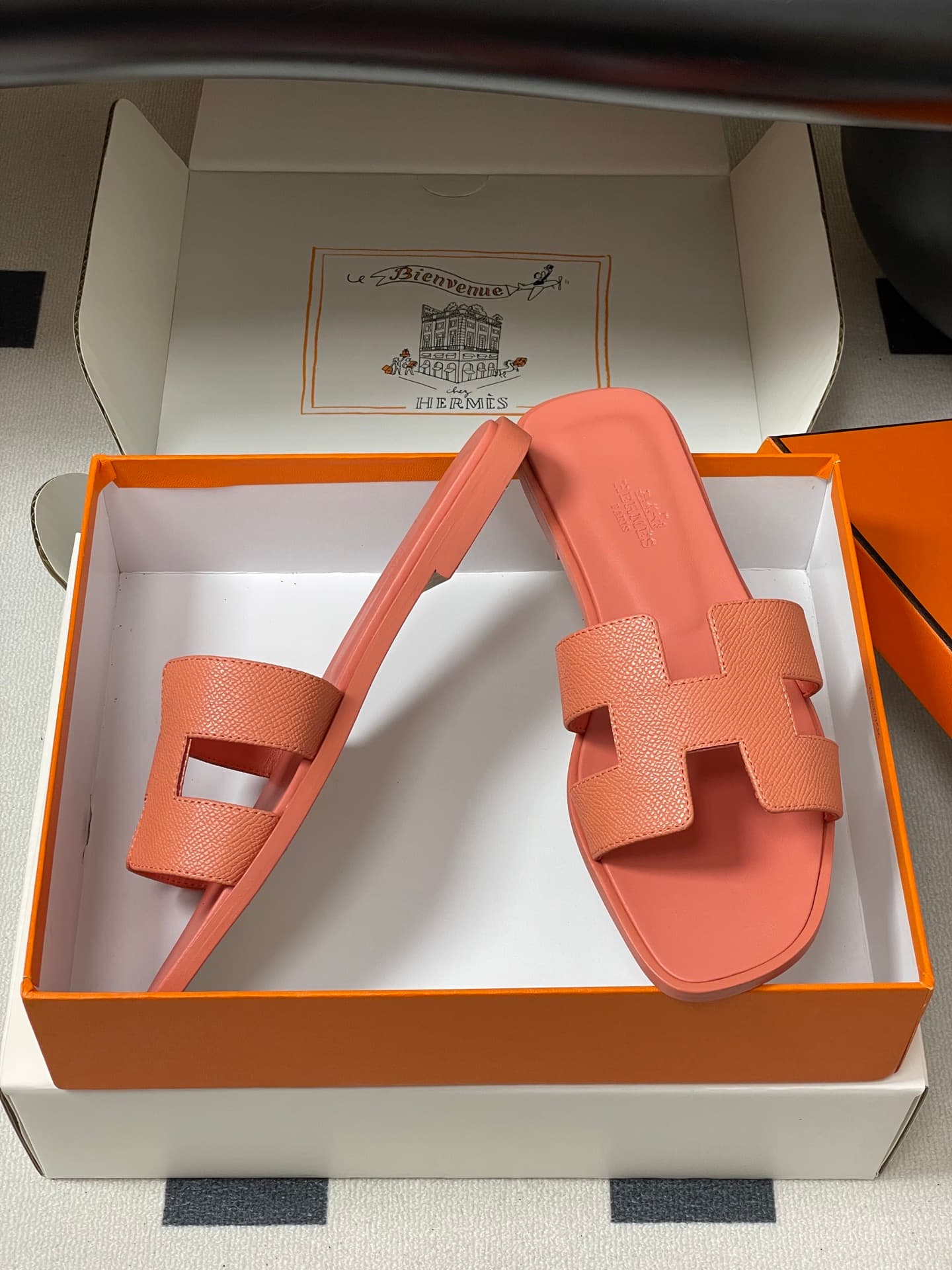 D8069 – Top-quality products (come with high-end gift boxes/scarves) — image 6