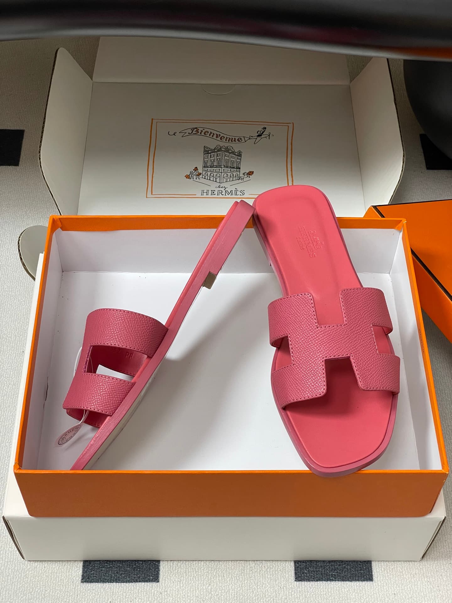 D8066 – Top-quality products (wrapped in high-end boxes or scarves) — image 6