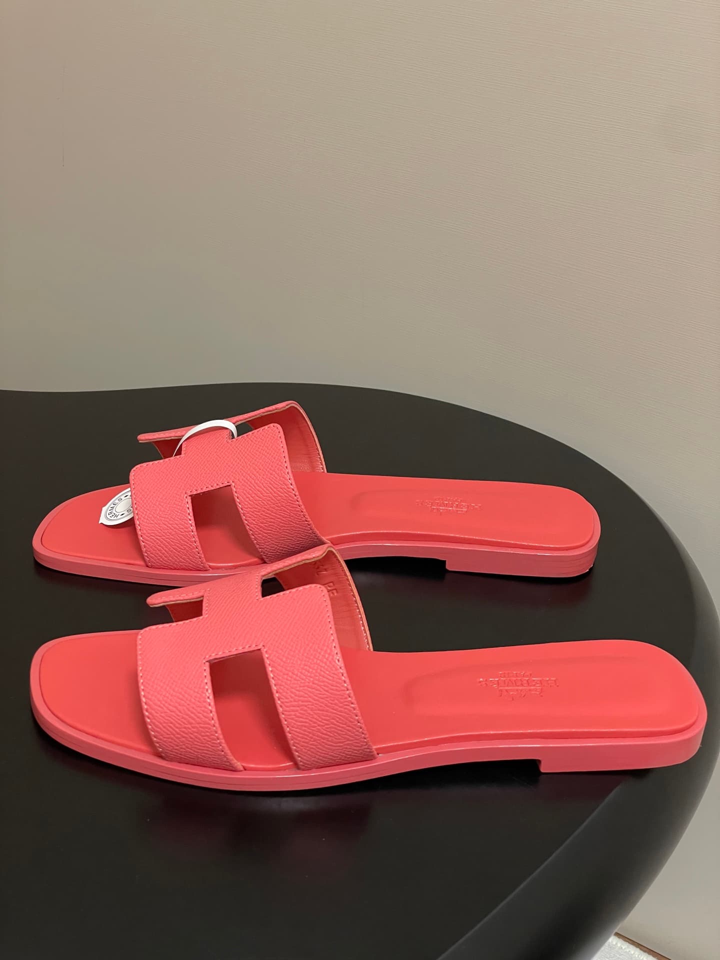 D8068 – Top-quality products (come with high-end boxes or scarves) — image 3