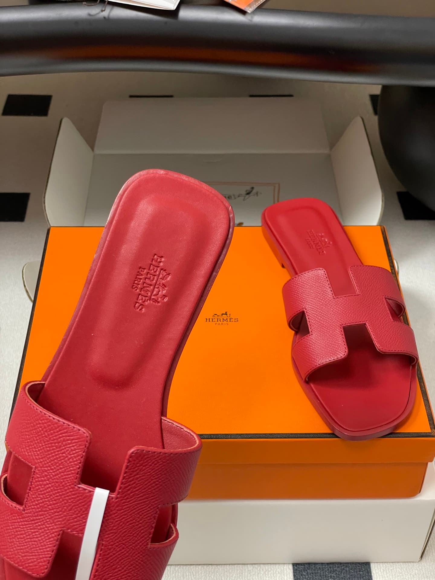 D8067 – Top-quality products (come with high-end packaging boxes and scarves) — image 7