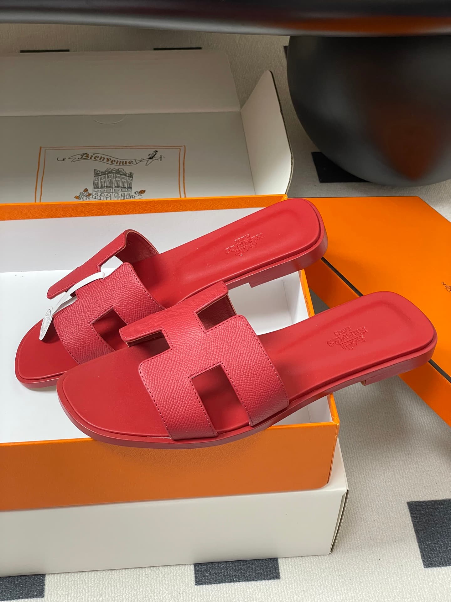 D8067 – Top-quality products (come with high-end packaging boxes and scarves) — image 4