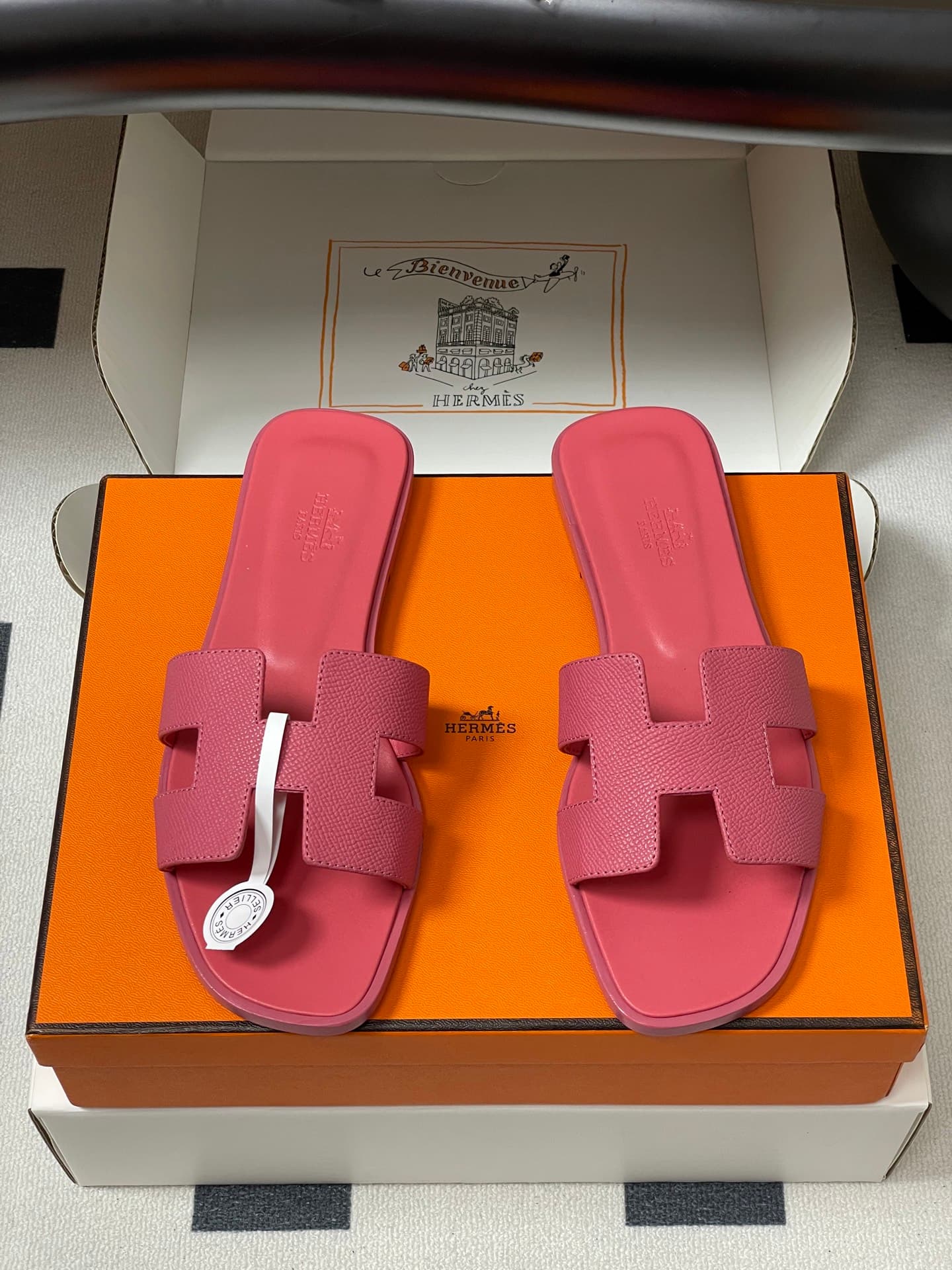 D8066 – Top-quality products (wrapped in high-end boxes or scarves) — image 5