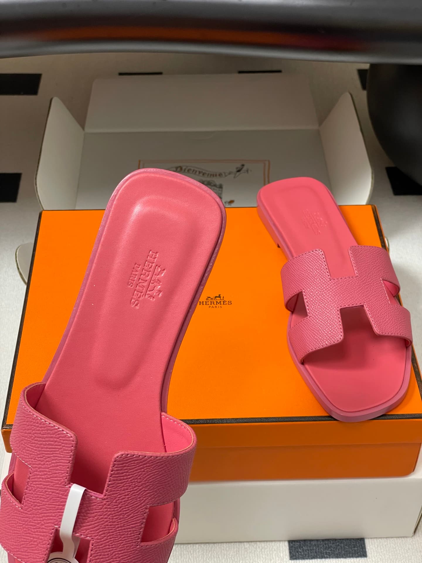 D8066 – Top-quality products (wrapped in high-end boxes or scarves) — image 7