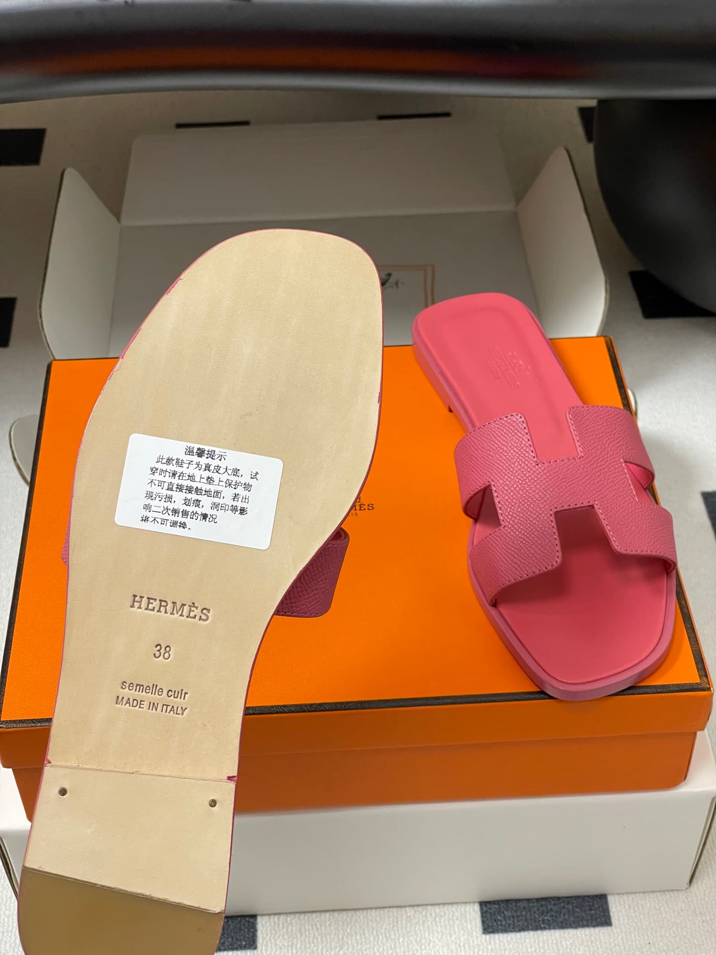 D8066 – Top-quality products (wrapped in high-end boxes or scarves) — image 8