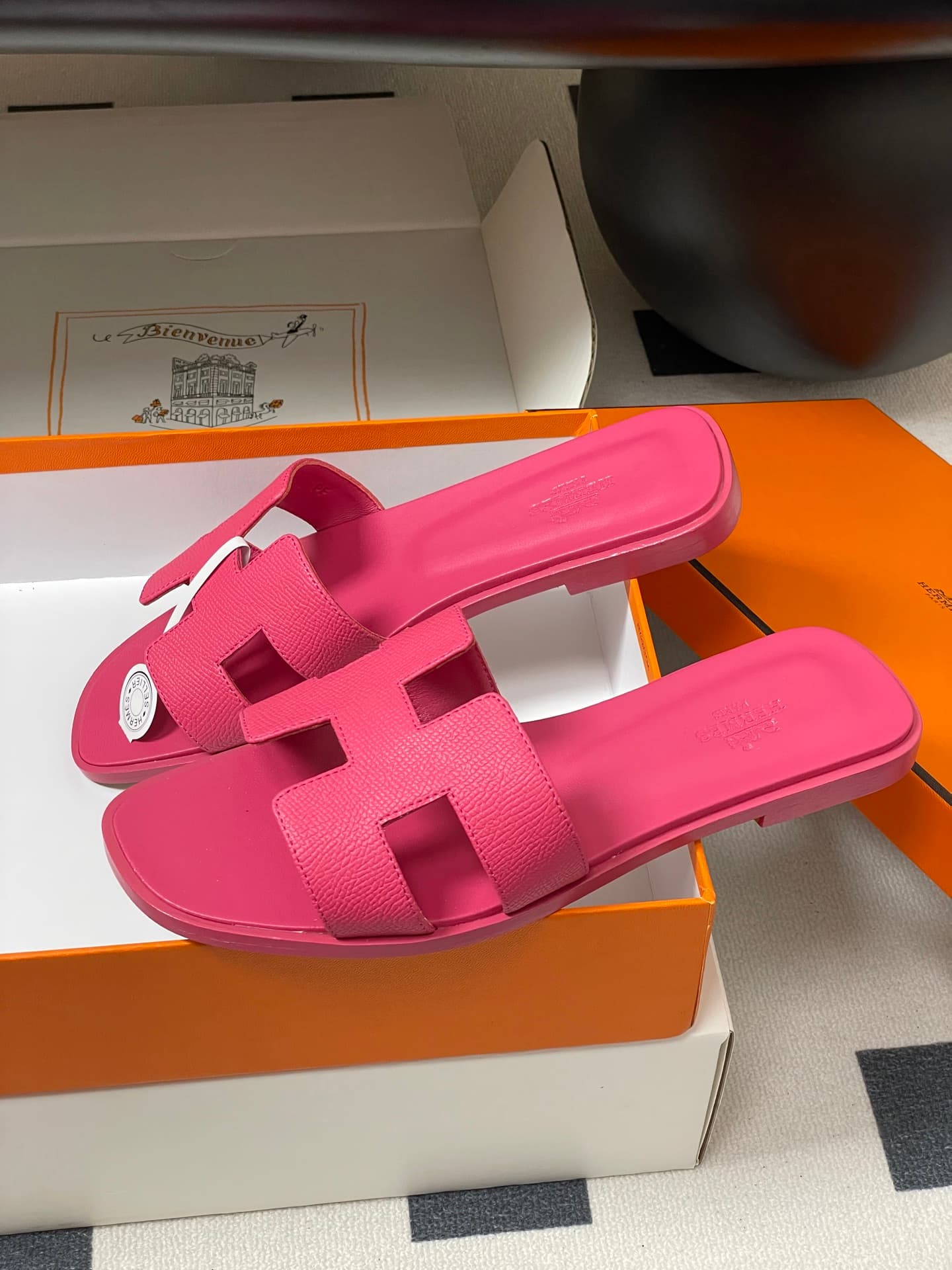 D8065 – Top-quality products (come with high-end gift boxes/scarves) — image 4