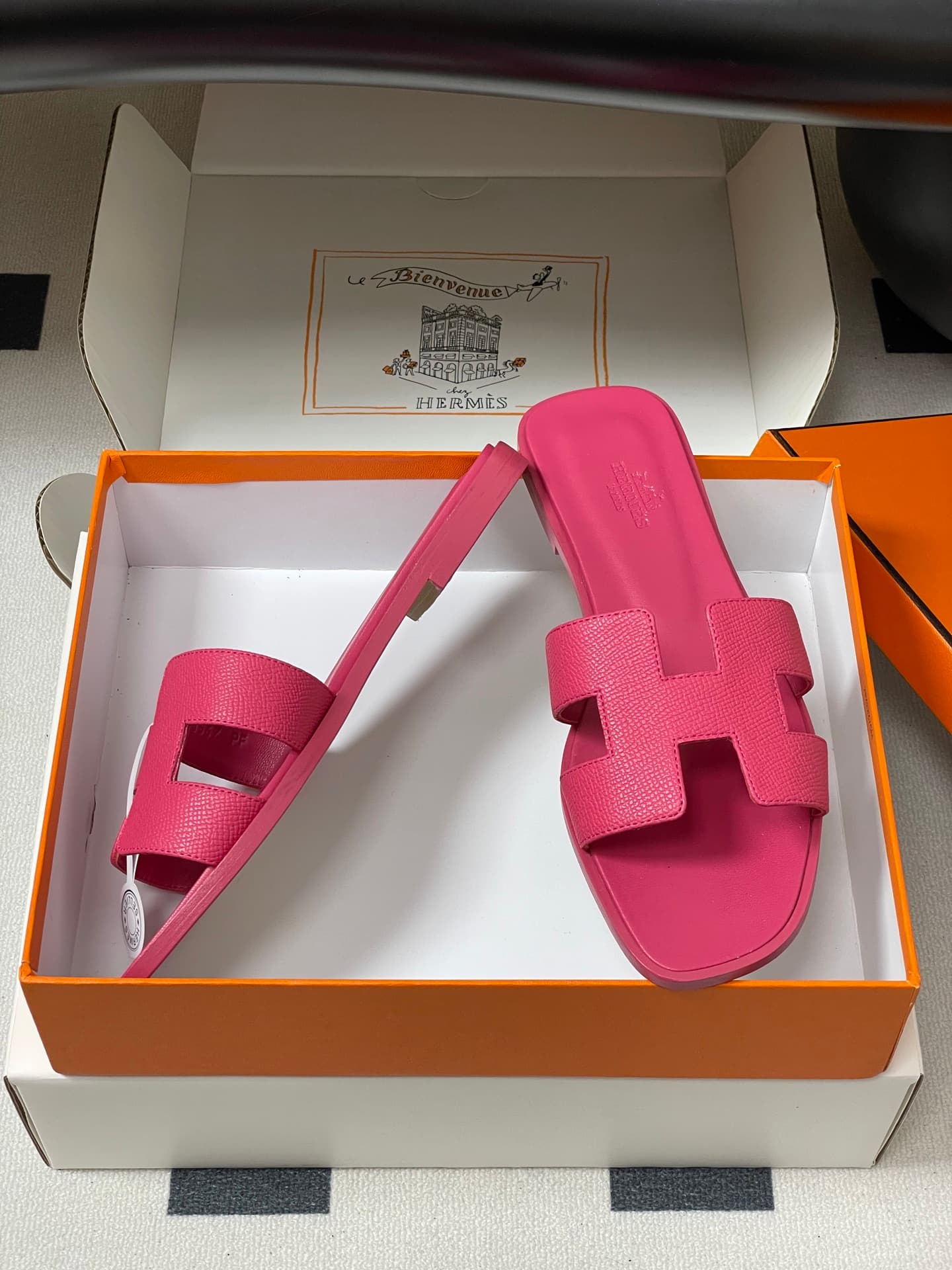 D8065 – Top-quality products (come with high-end gift boxes/scarves) — image 6