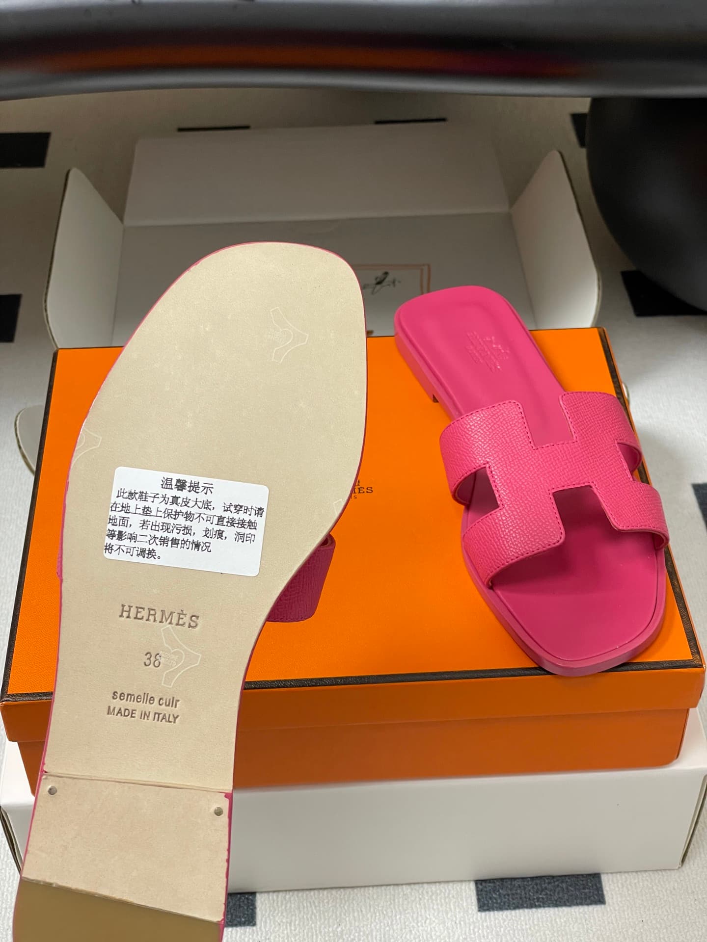 D8065 – Top-quality products (come with high-end gift boxes/scarves) — image 8