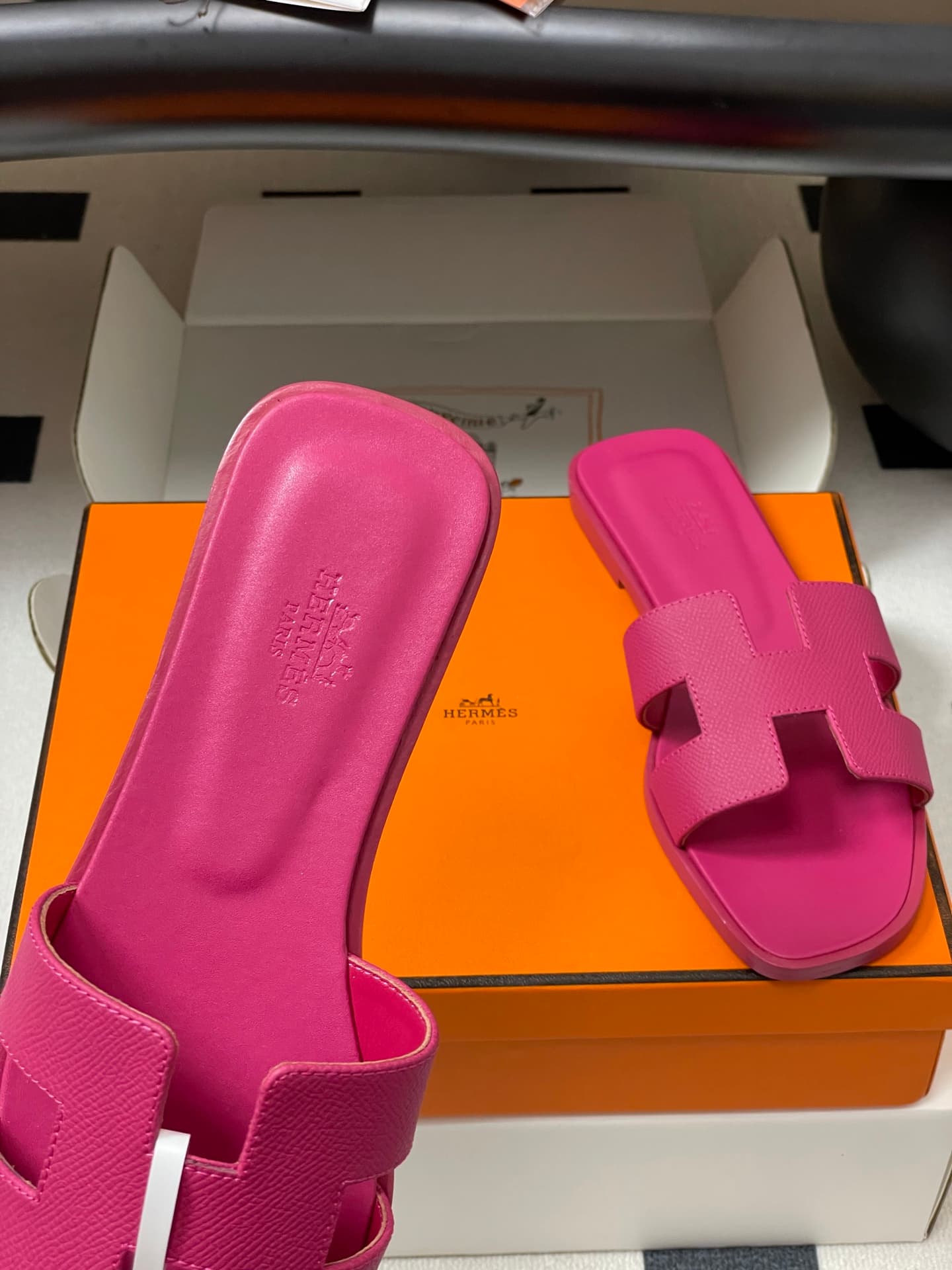 D8064 – Top-quality products (come with high-end packaging boxes or scarves) — image 7