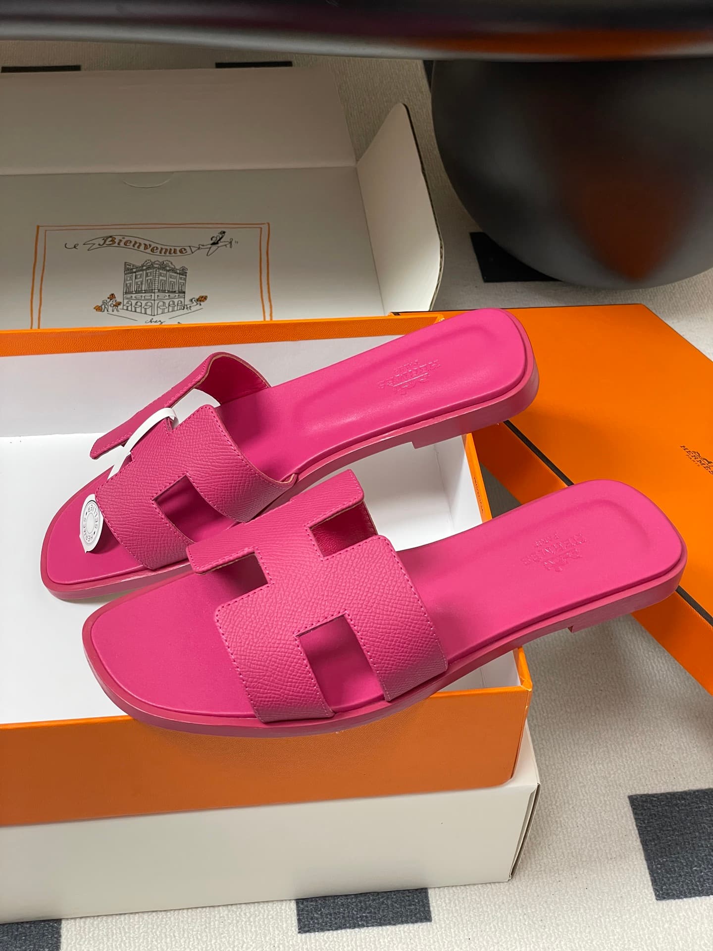 D8064 – Top-quality products (come with high-end packaging boxes or scarves) — image 4
