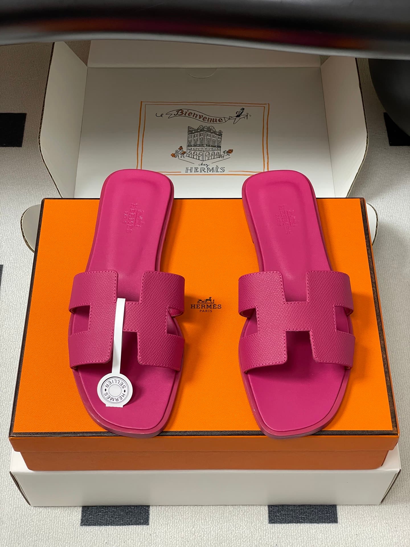 D8064 – Top-quality products (come with high-end packaging boxes or scarves) — image 5