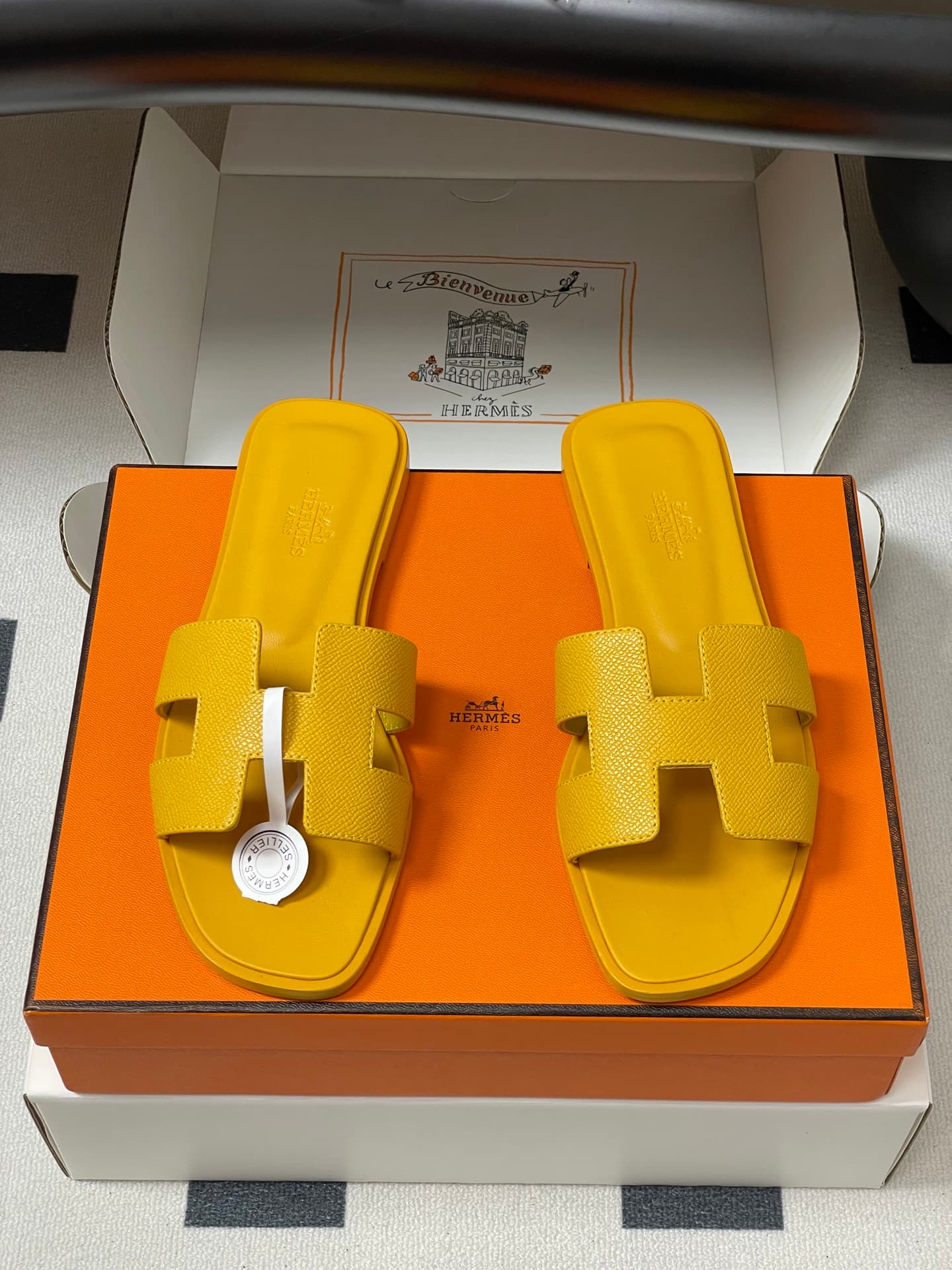 D8063 – Top-quality products (wrapped in high-end gift boxes/scarves) — image 5