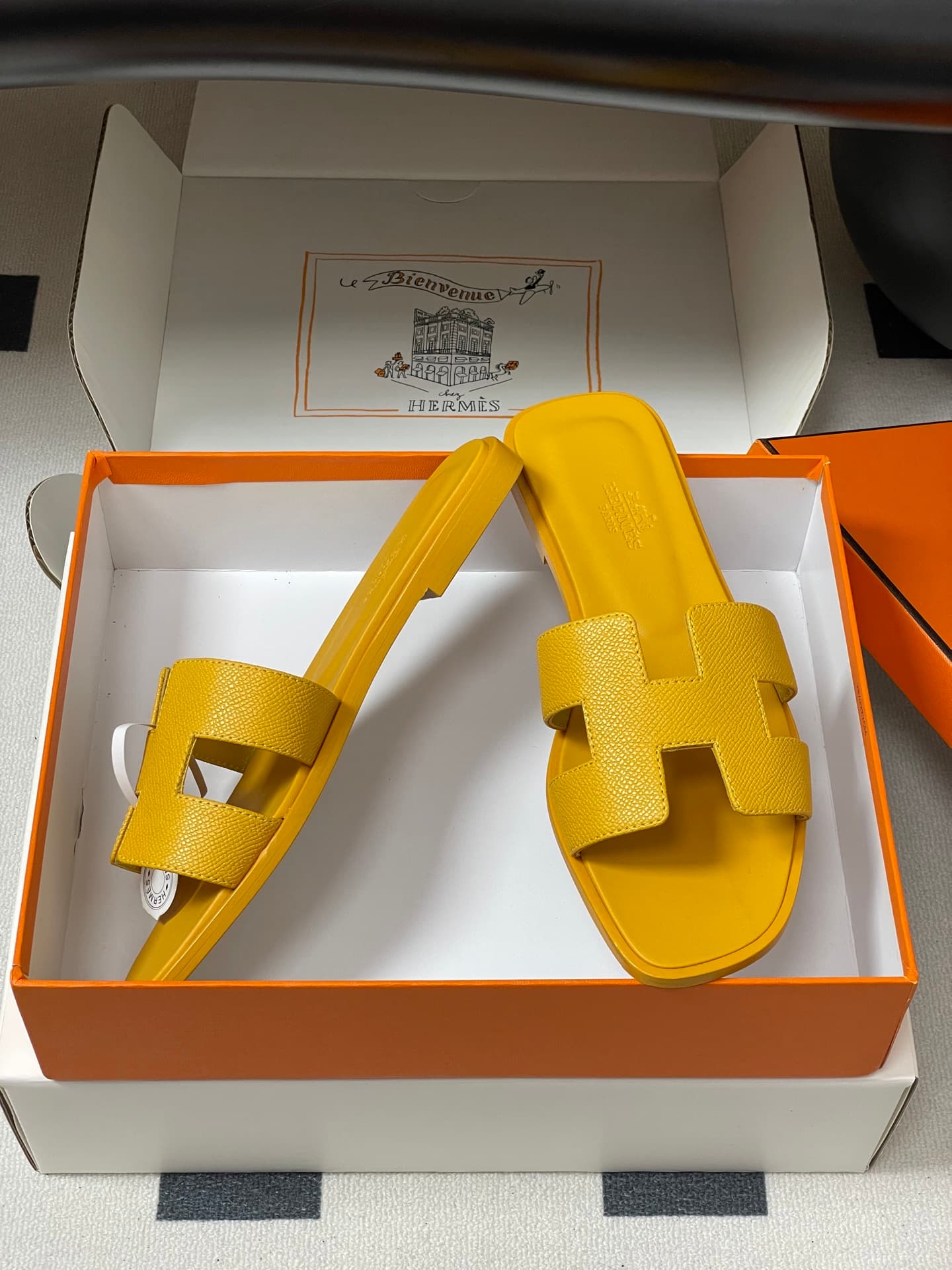 D8063 – Top-quality products (wrapped in high-end gift boxes/scarves) — image 6