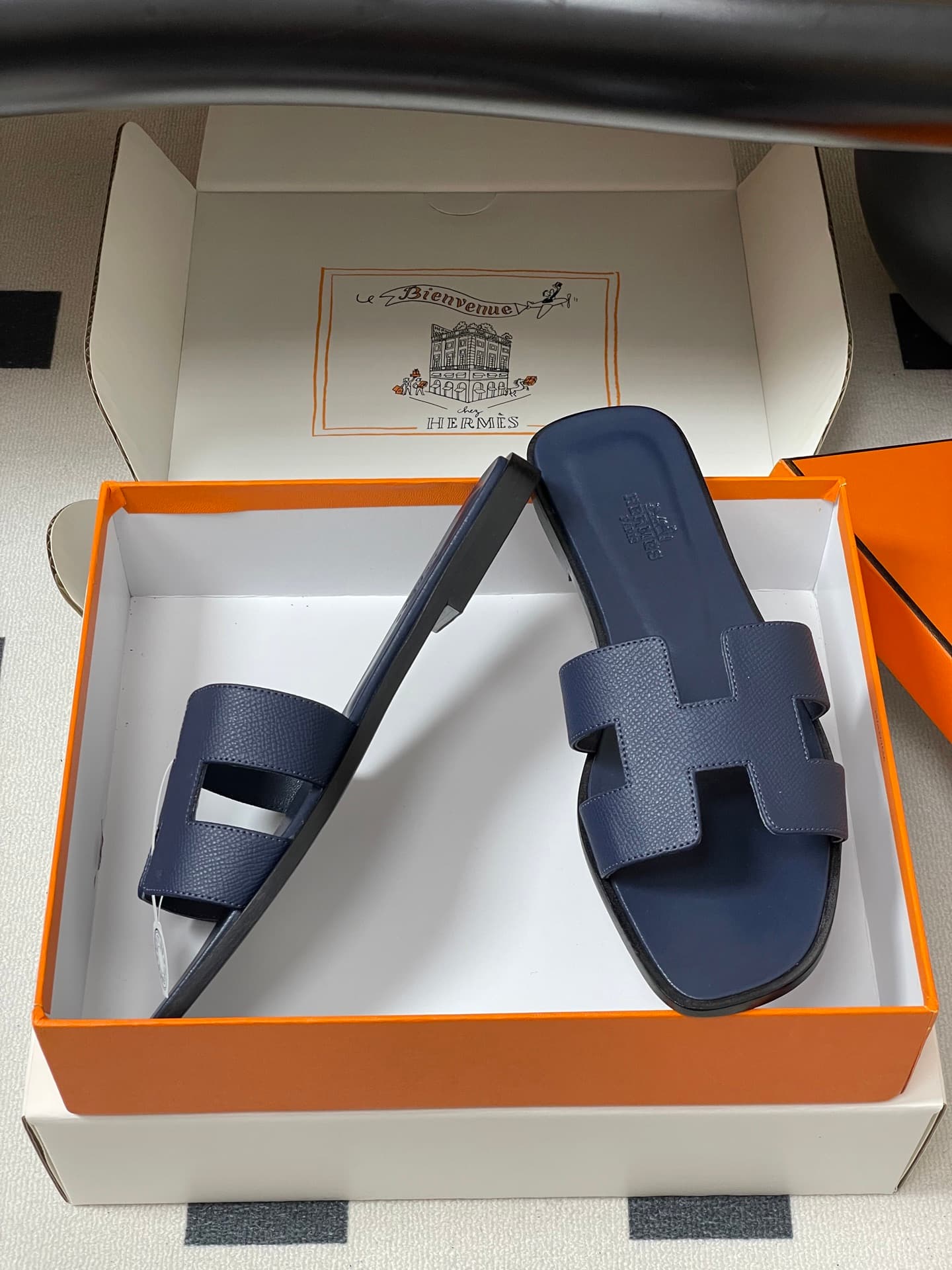 D8061 – Top-quality products (come with high-end packaging boxes or scarves) — image 6