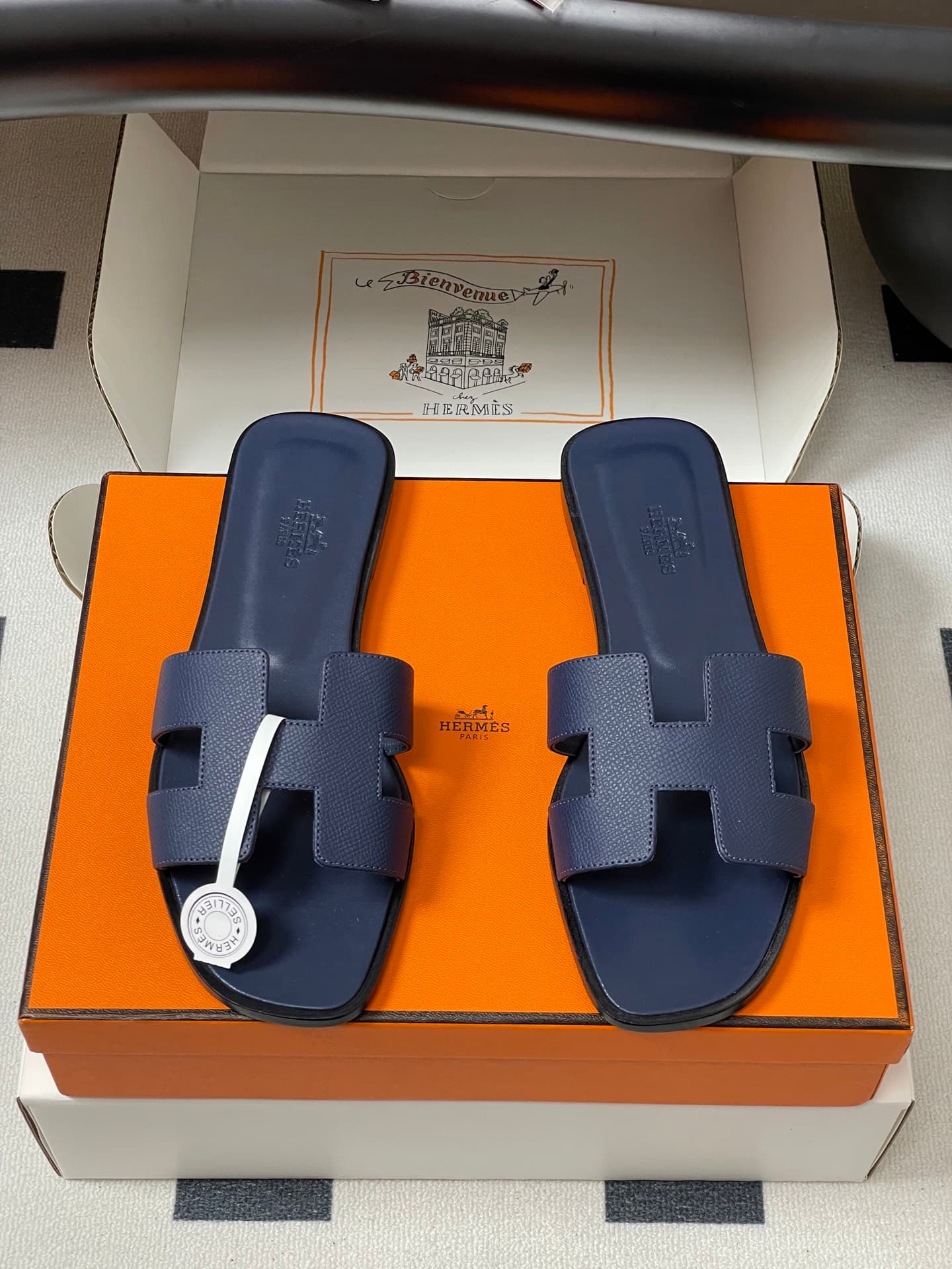 D8061 – Top-quality products (come with high-end packaging boxes or scarves) — image 5