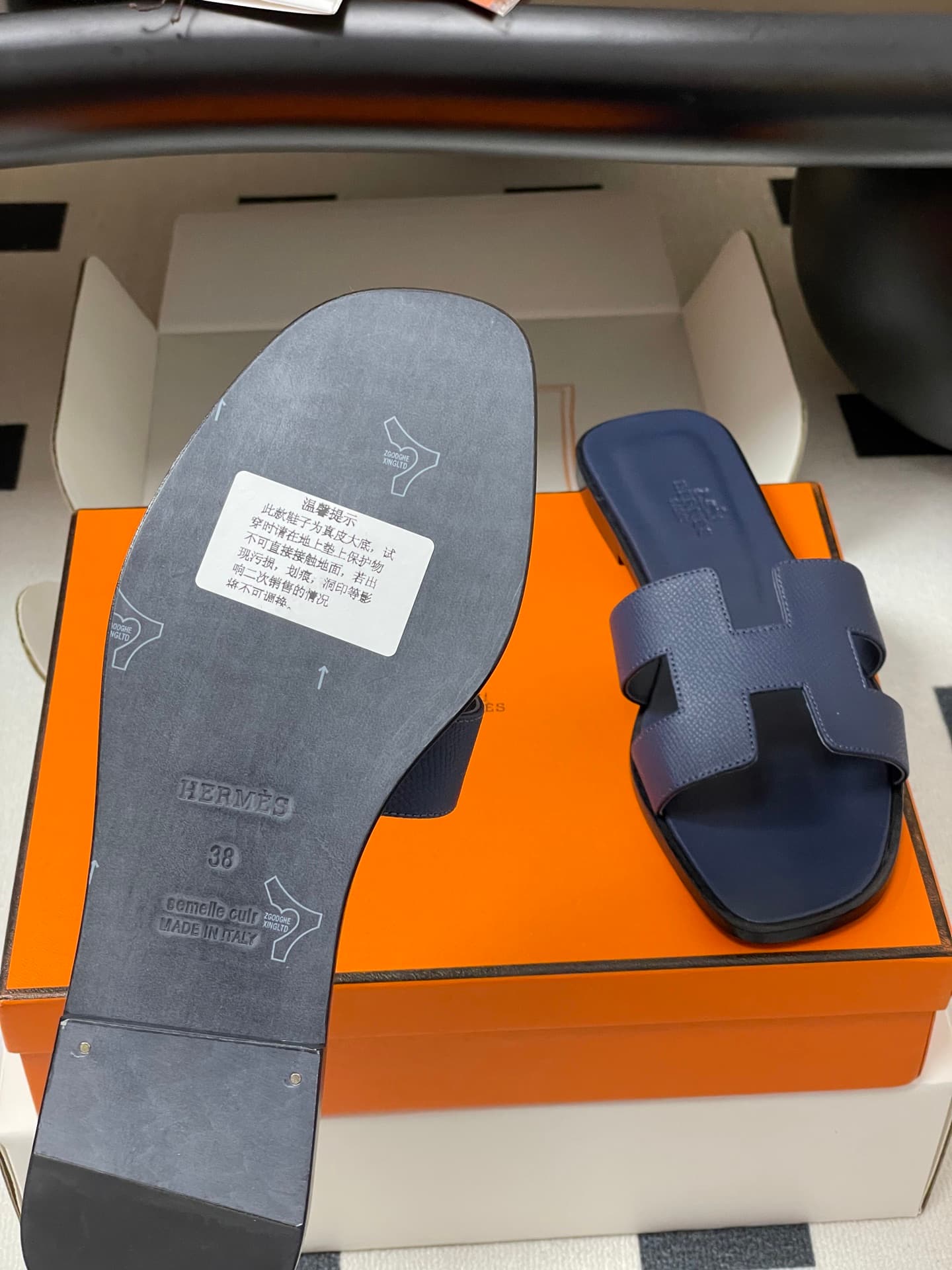 D8061 – Top-quality products (come with high-end packaging boxes or scarves) — image 8