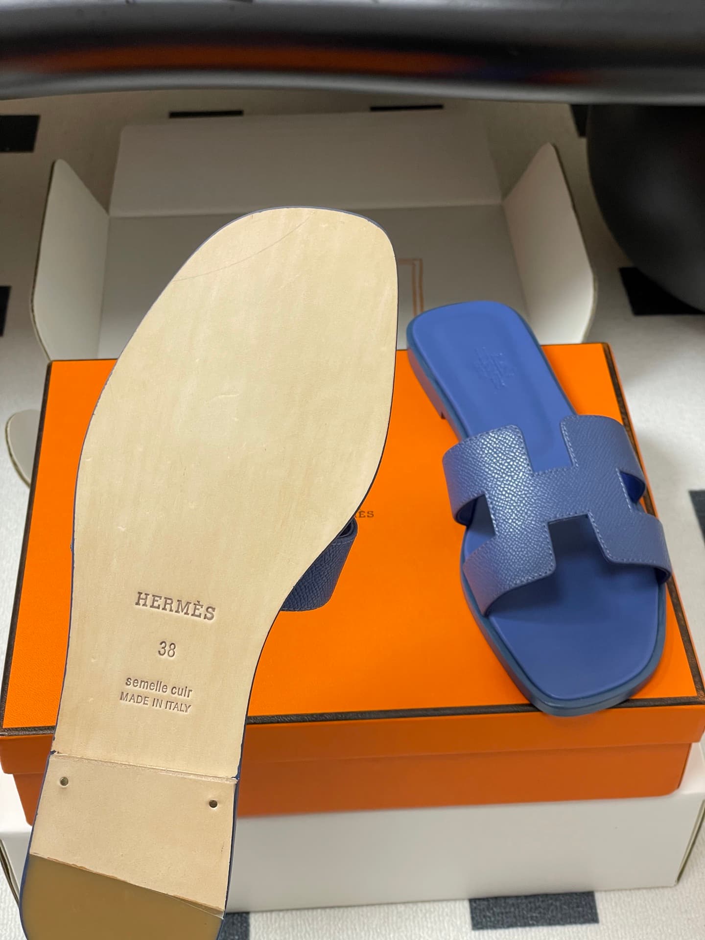 D8060 – Top-quality products (wrapped in high-end packaging boxes or scarves) — image 8