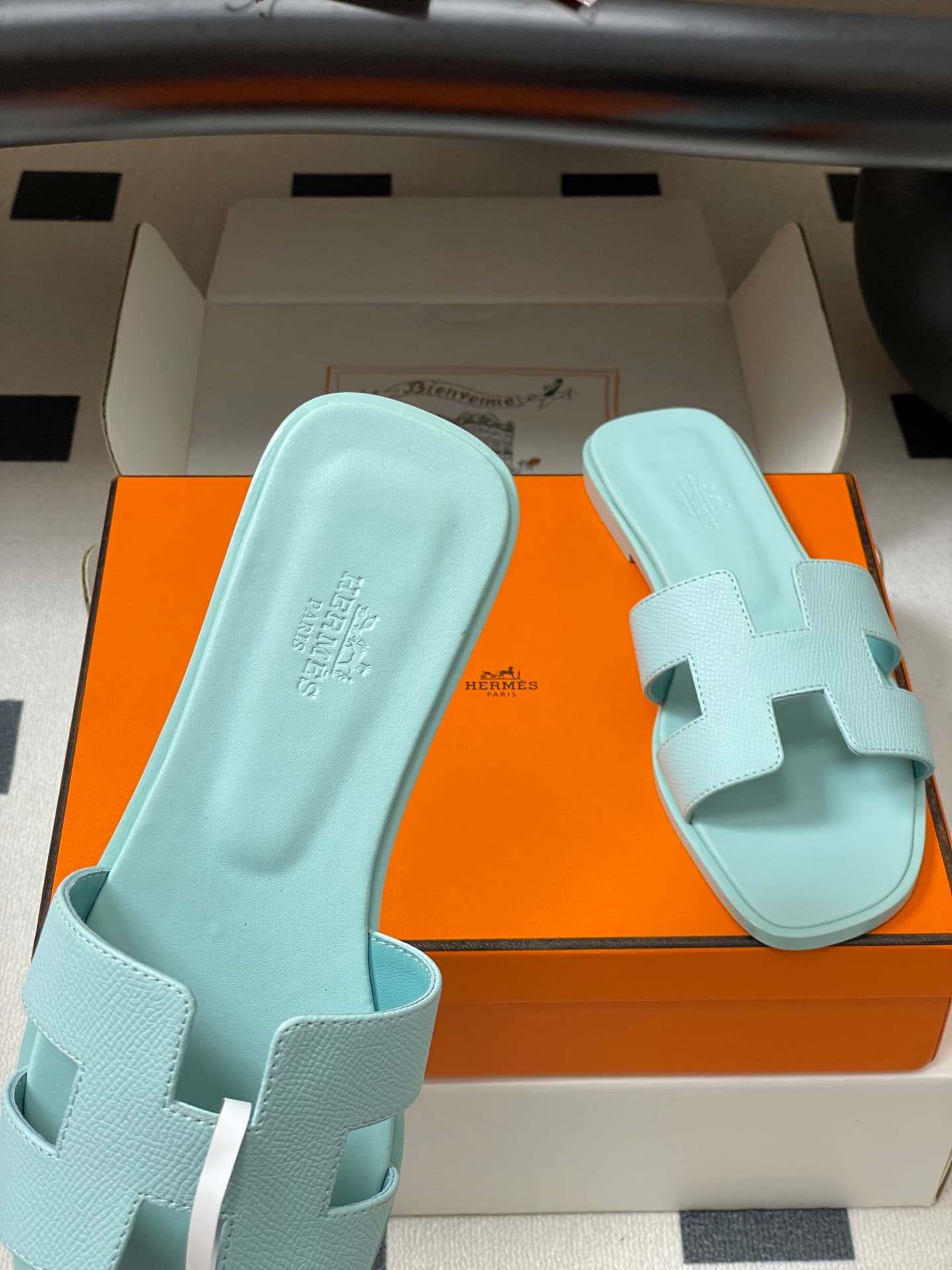 D8056 – Top-quality products (wrapped in high-end gift boxes or scarves) — image 7