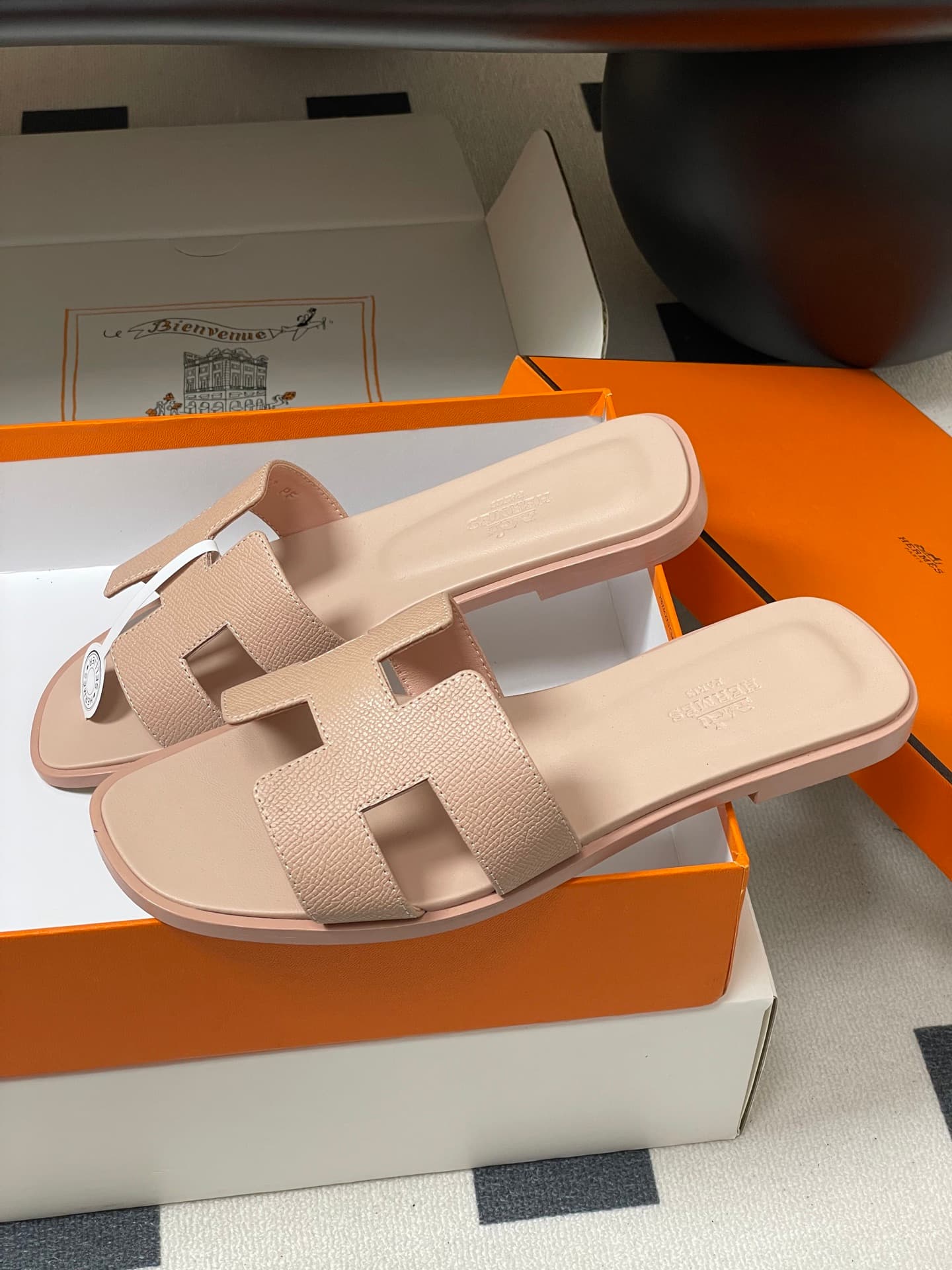 D8054 – Top-quality (come with high-end packaging boxes or scarves) — image 4
