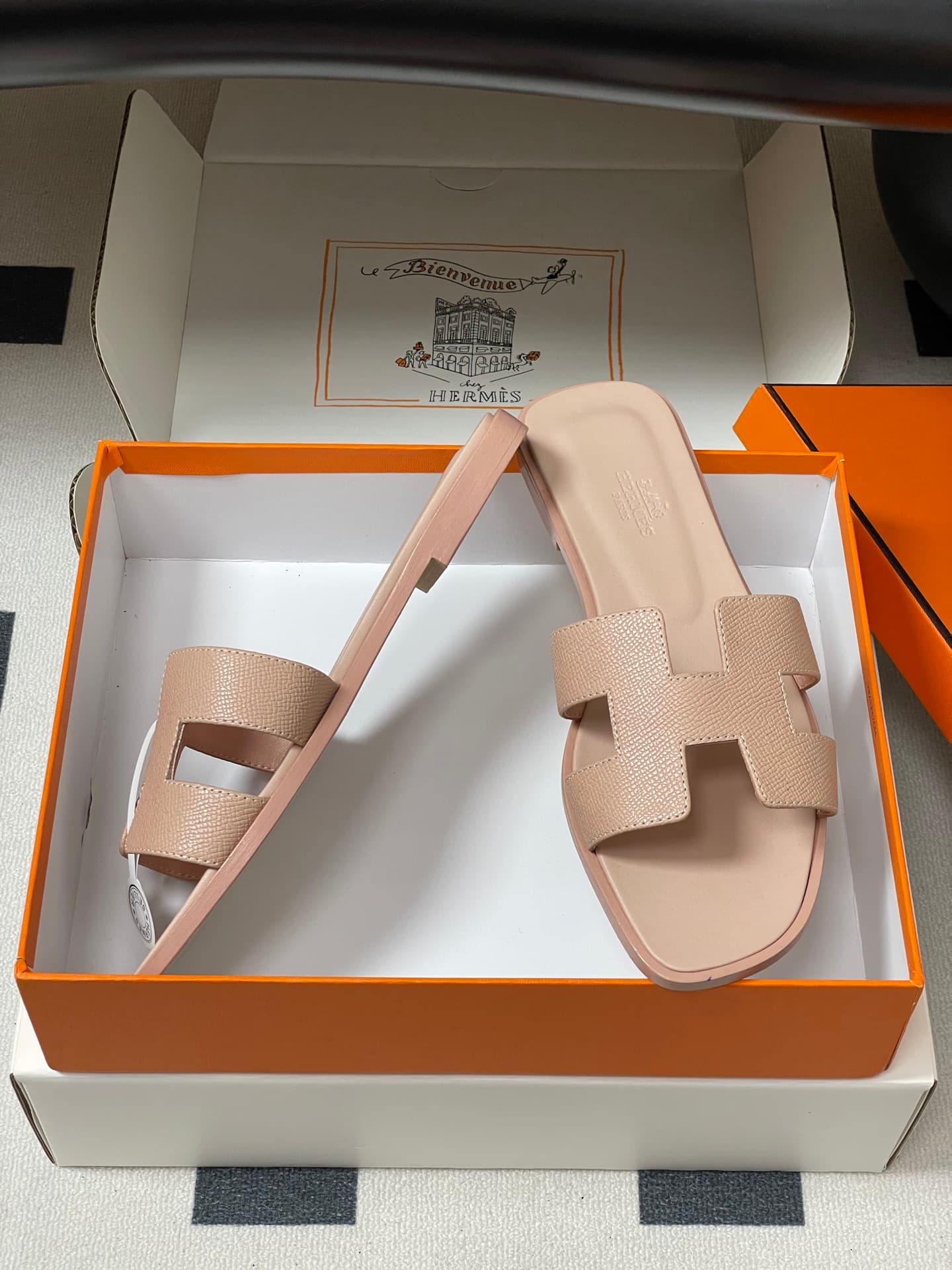 D8054 – Top-quality (come with high-end packaging boxes or scarves) — image 6