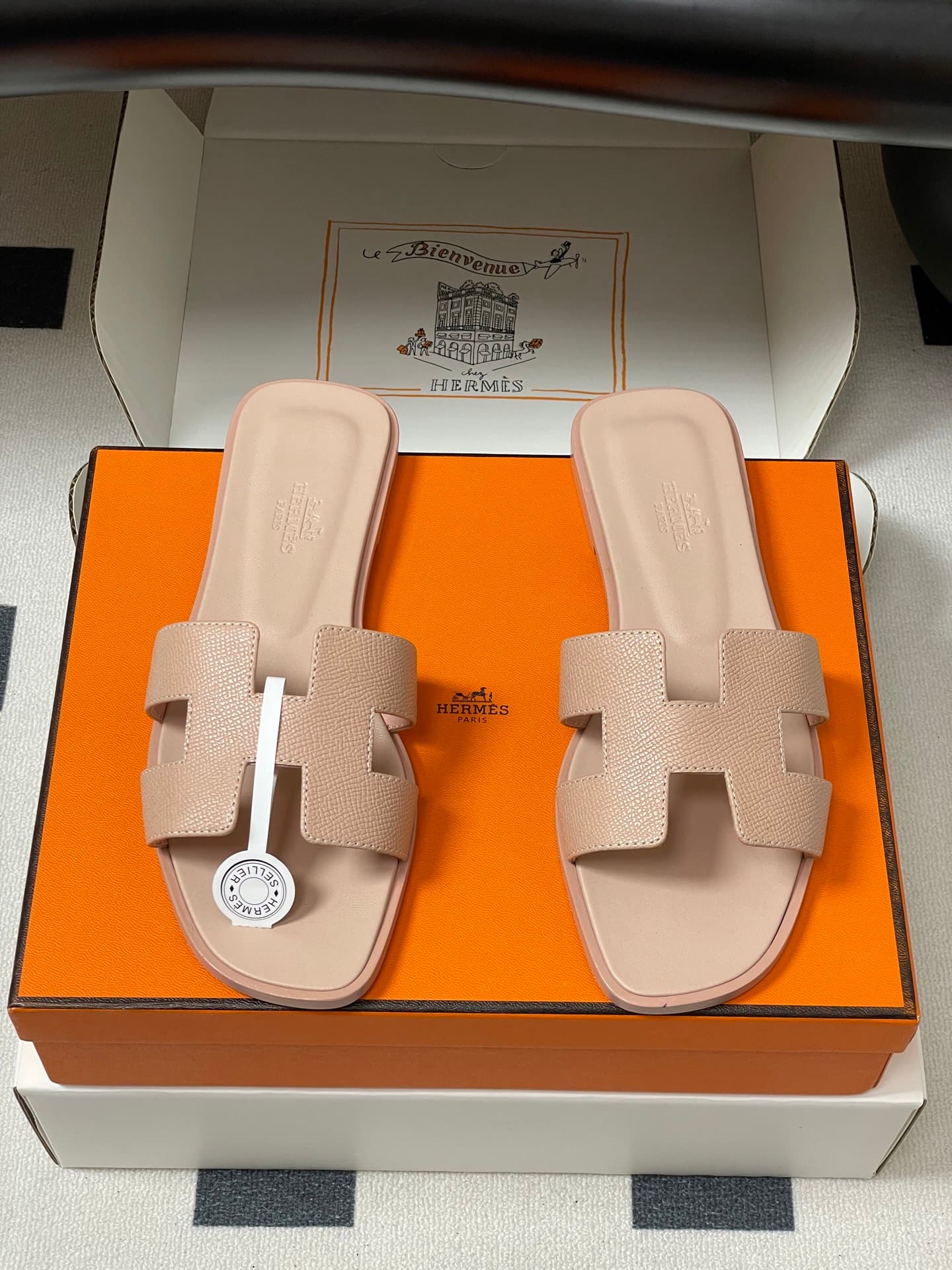 D8054 – Top-quality (come with high-end packaging boxes or scarves) — image 5