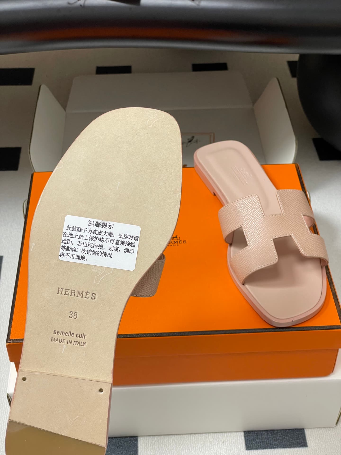 D8054 – Top-quality (come with high-end packaging boxes or scarves) — image 8