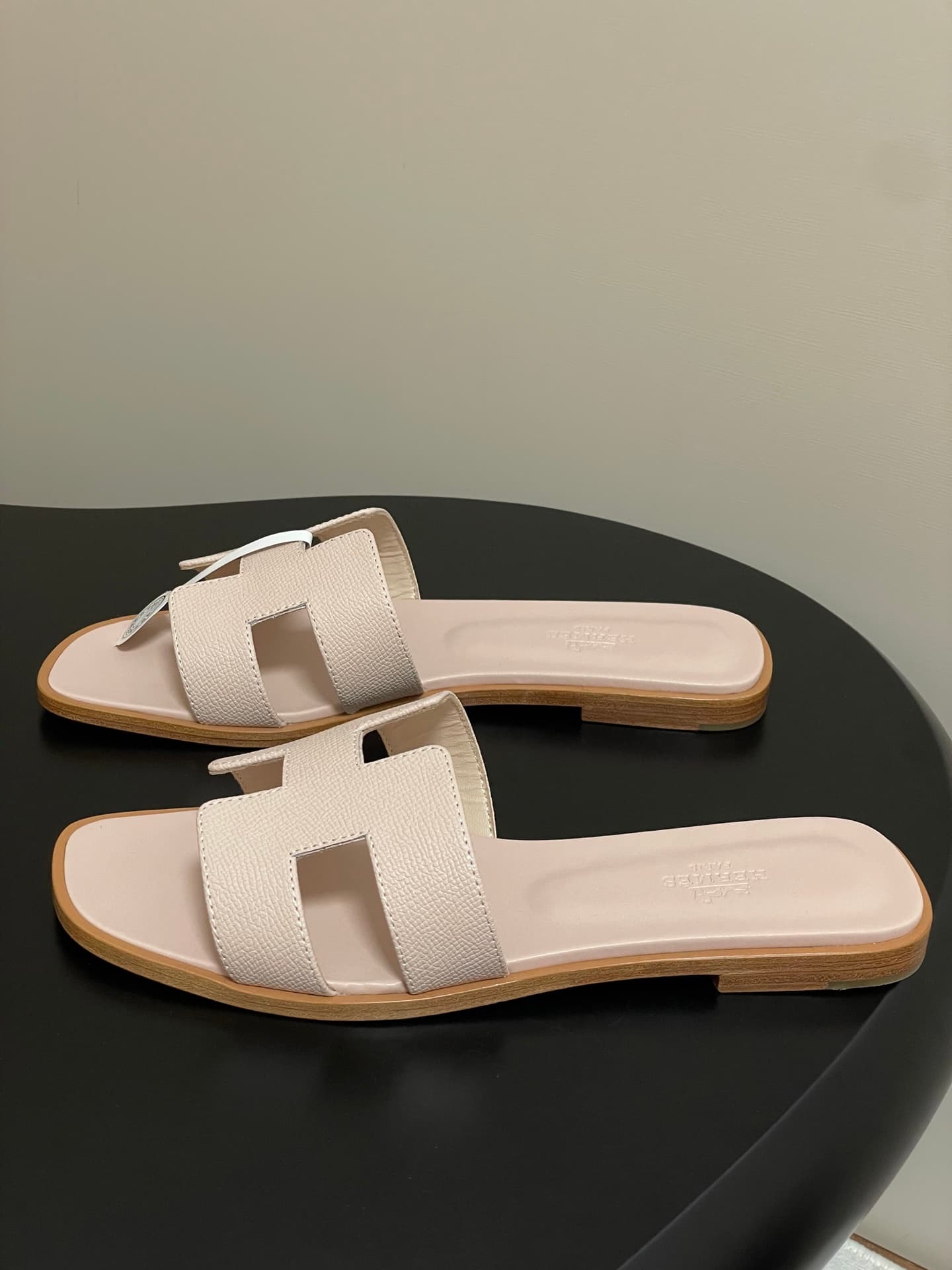 D8051 – Top-quality products (come with high-end boxes or scarves) — image 3