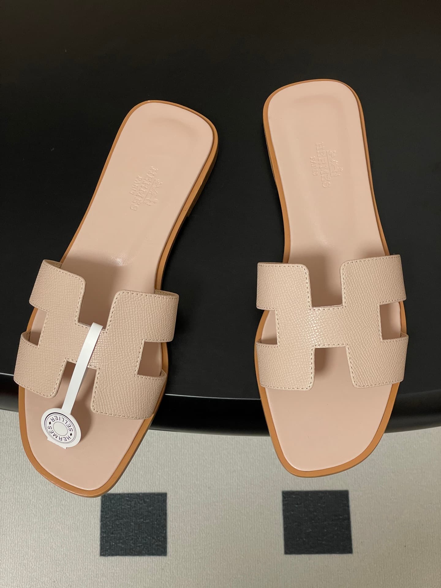 D8051 – Top-quality products (come with high-end boxes or scarves) — image 2