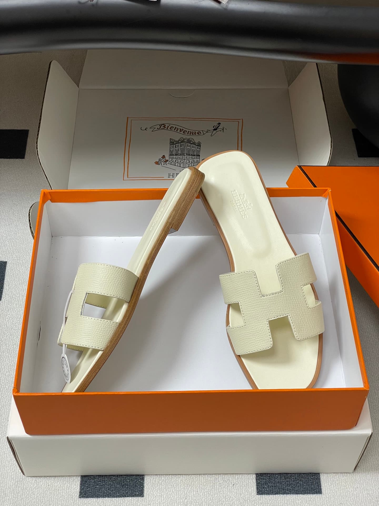 D8050 – Top-quality products (wrapped in high-end packaging boxes or scarves) — image 6
