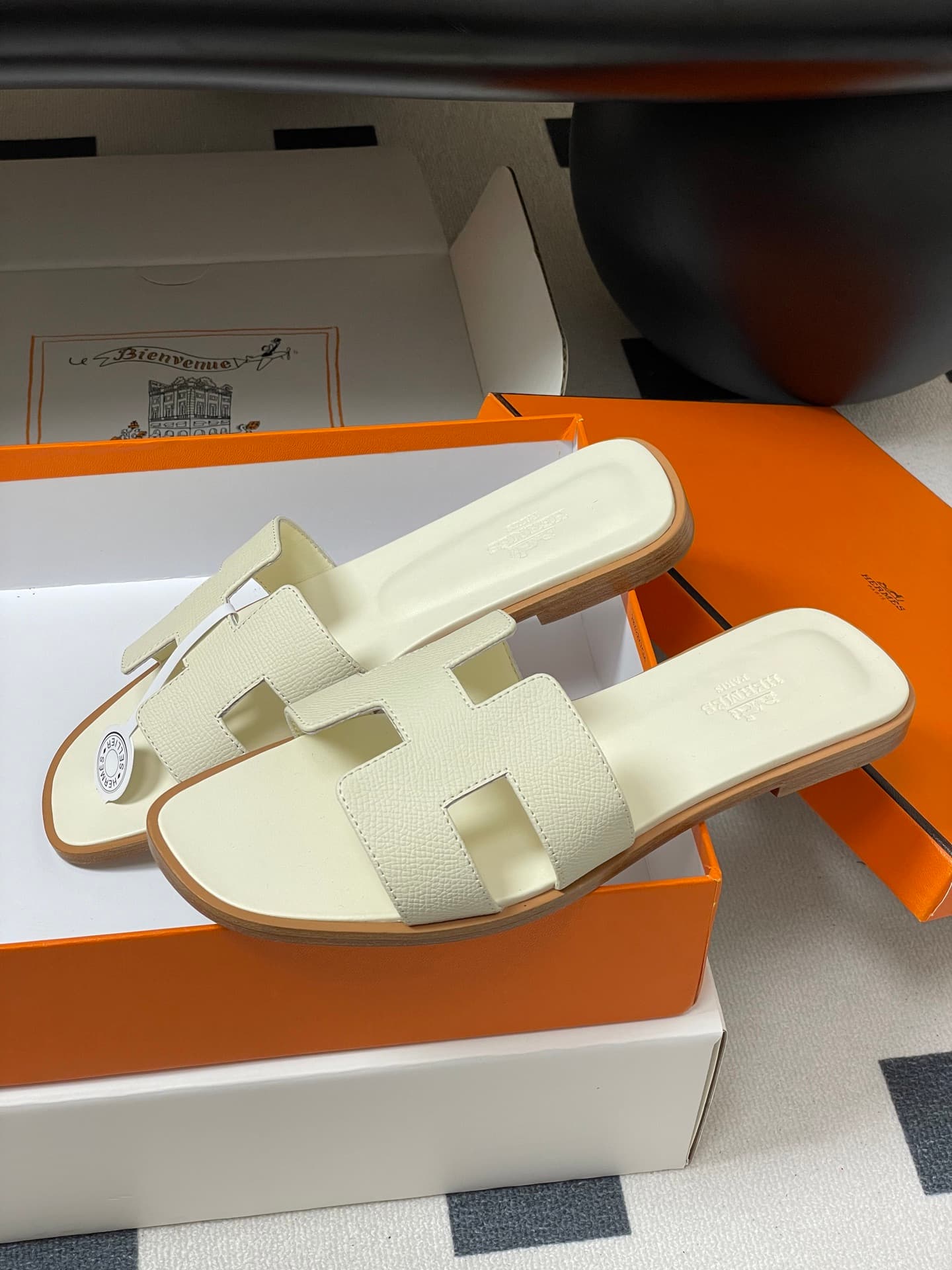 D8050 – Top-quality products (wrapped in high-end packaging boxes or scarves) — image 4