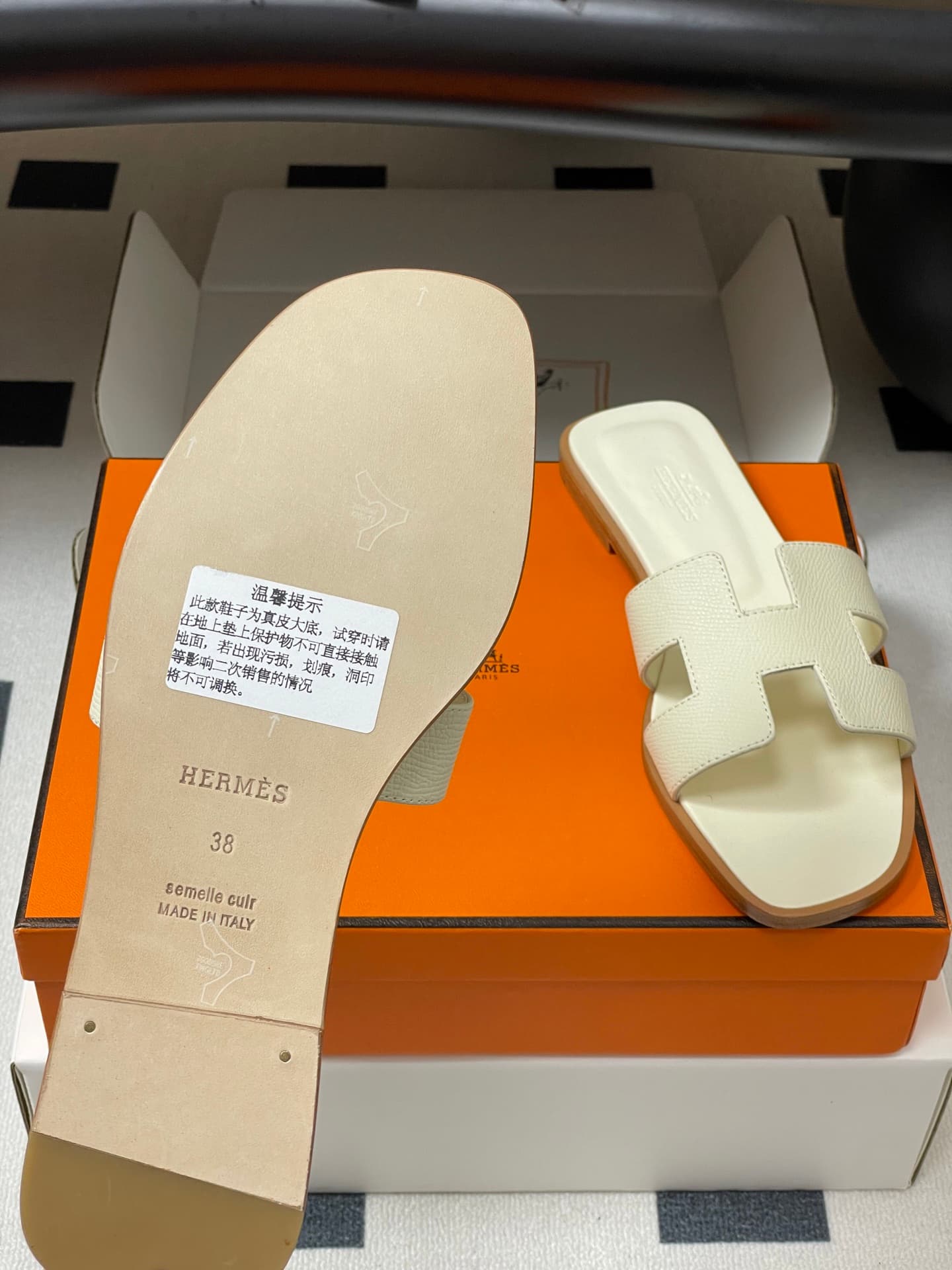 D8050 – Top-quality products (wrapped in high-end packaging boxes or scarves) — image 8